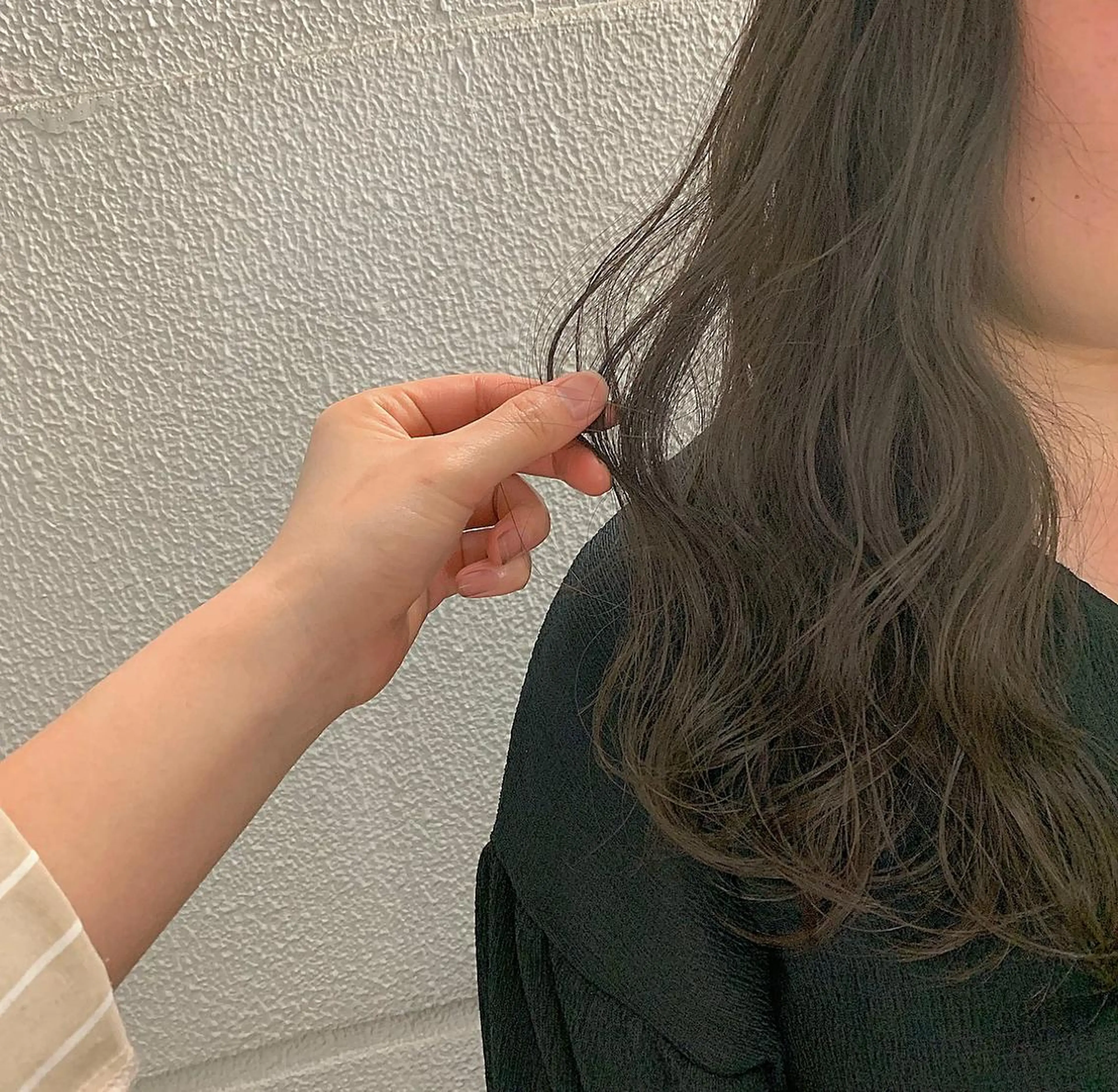 カラー 小泉 葵のヘアスタイル