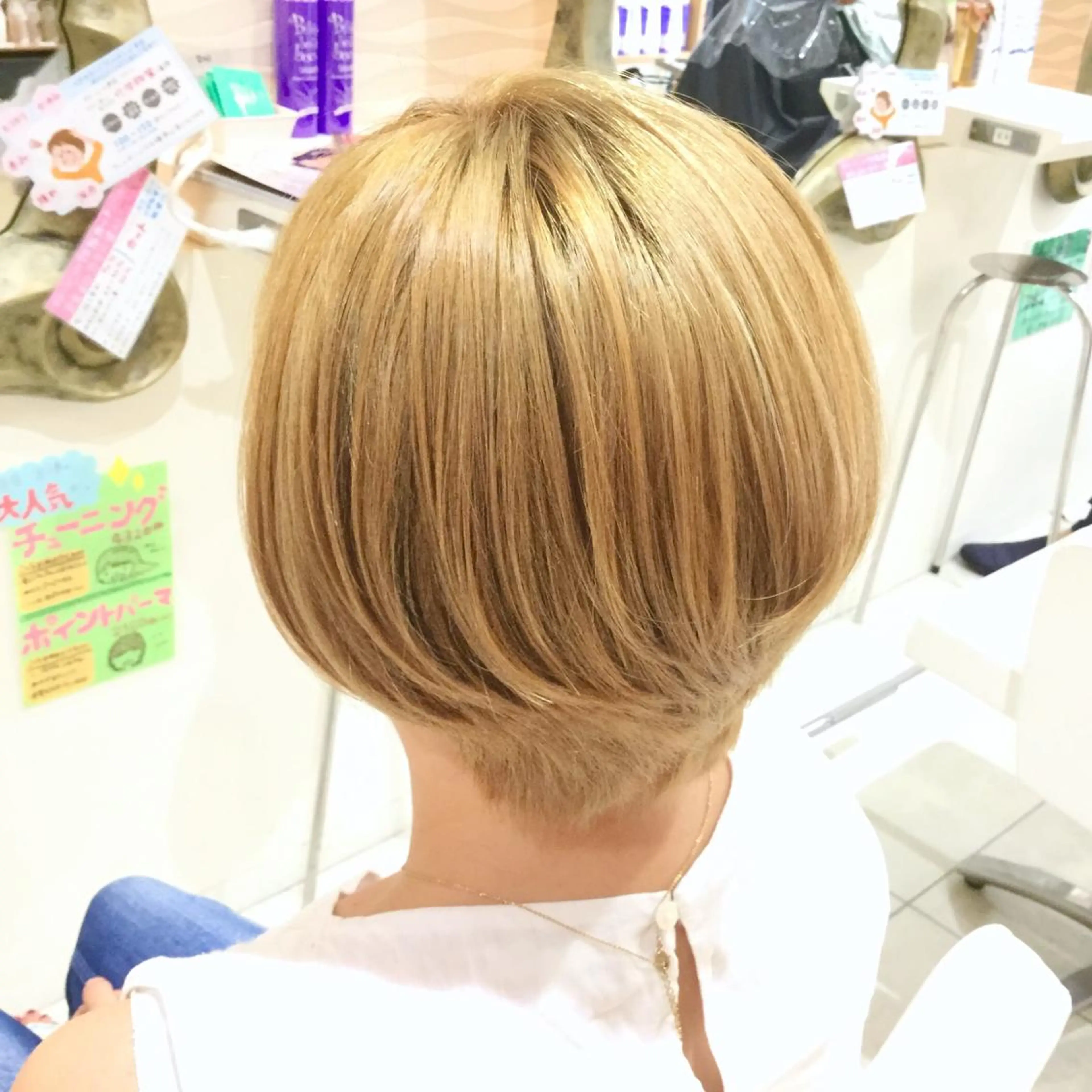 ショート カラー ブリーチ カット ヘアカラー 松吉 純平のヘアスタイル