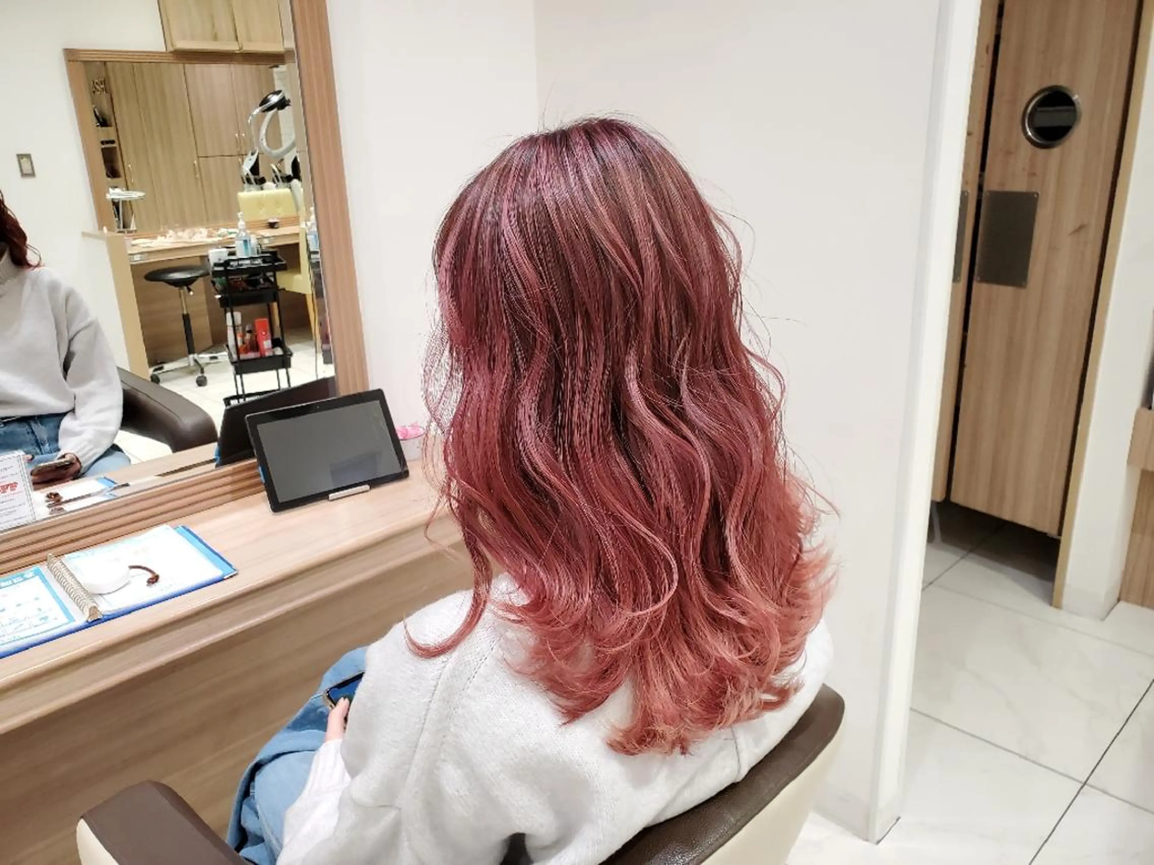 ロング カラー アッシュ バレイヤージュ ブリーチ イルミナカラー ピンクカラー 中村 和貴のヘアスタイル