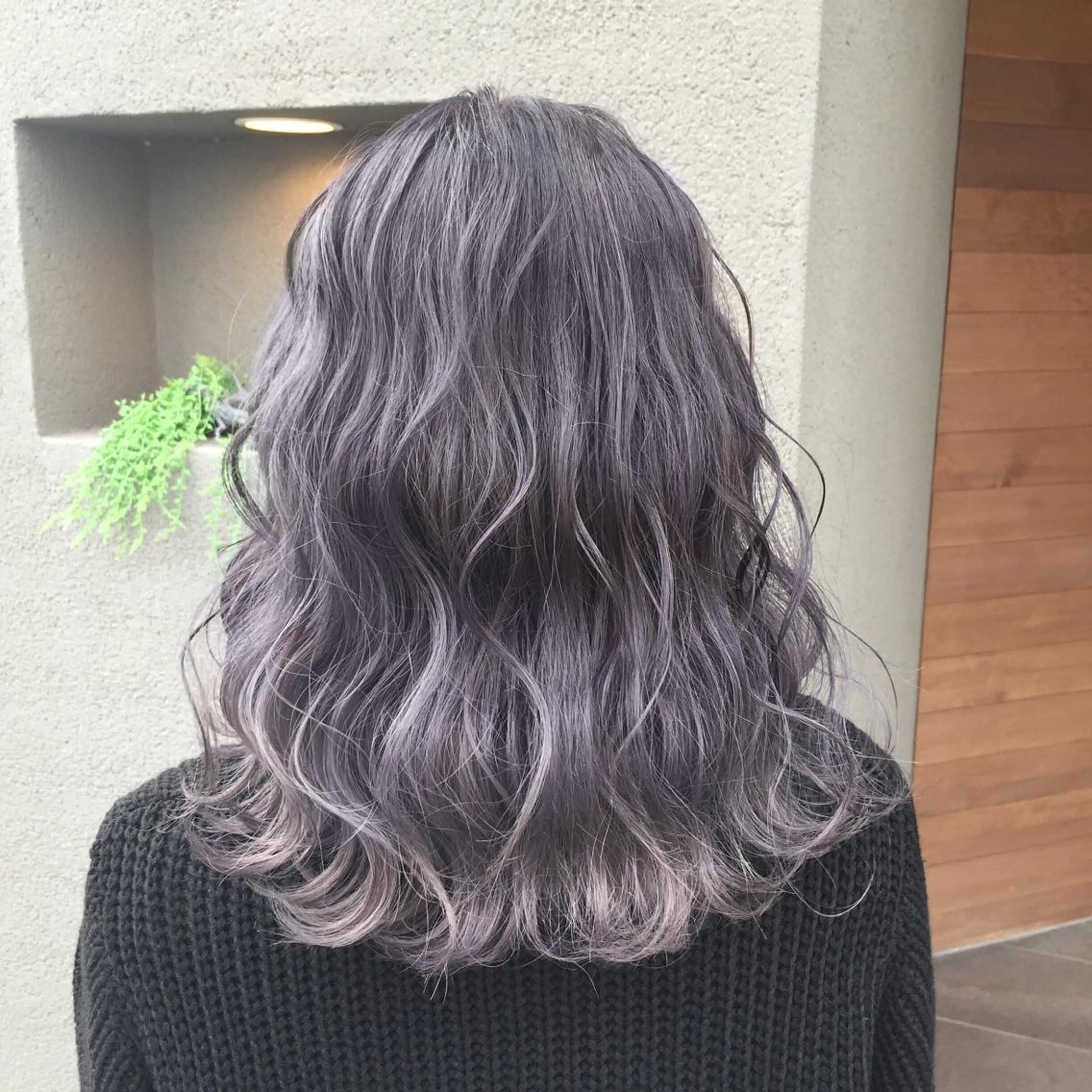 セミロング ヘアカラー maco 艶感ハイトーン🦋のヘアスタイル