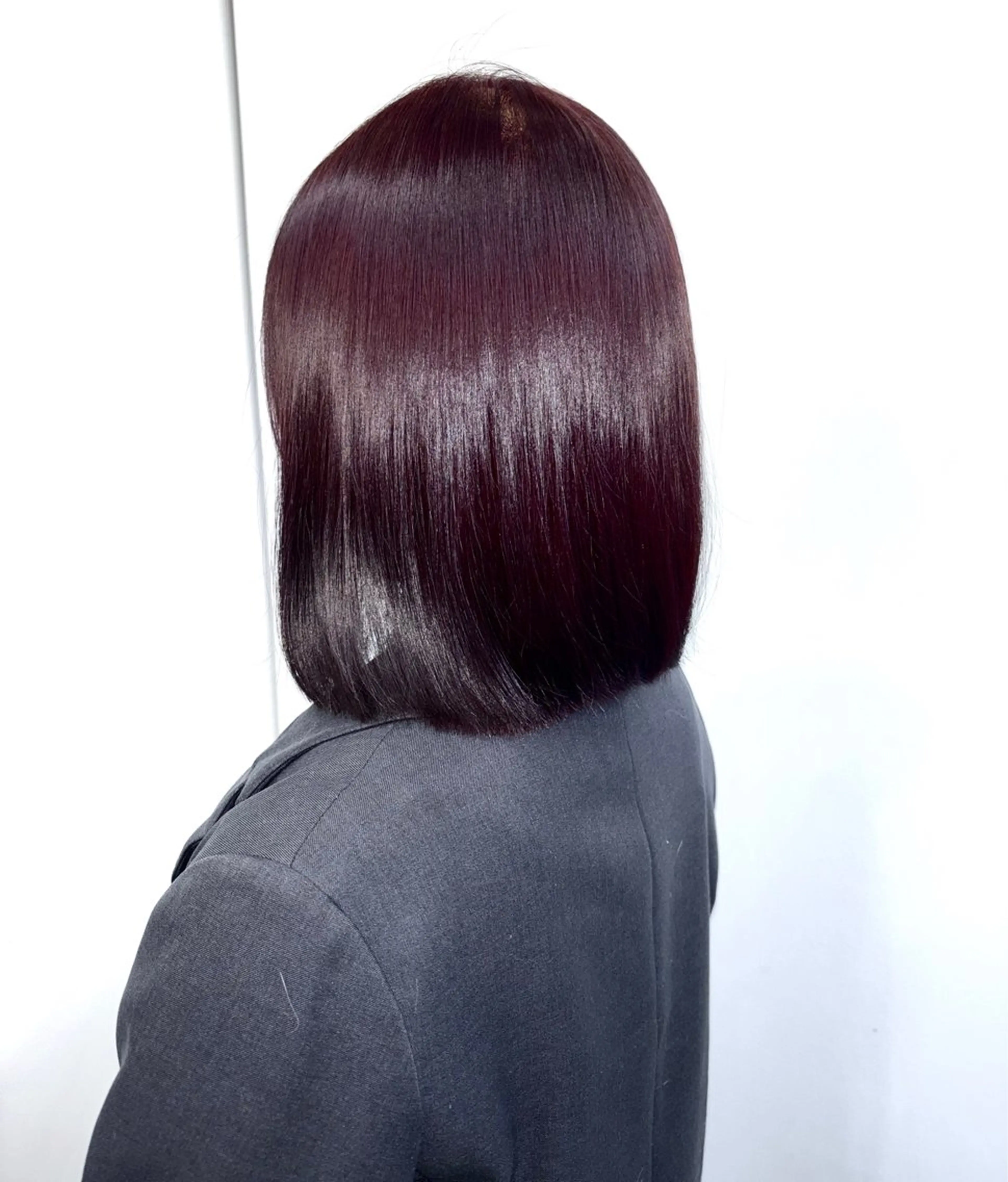 ミディアム カラー カシス レッドカラー ギミックパシャ所属・みゆ/ケア ブリーチ/ハイトーンのヘアスタイル