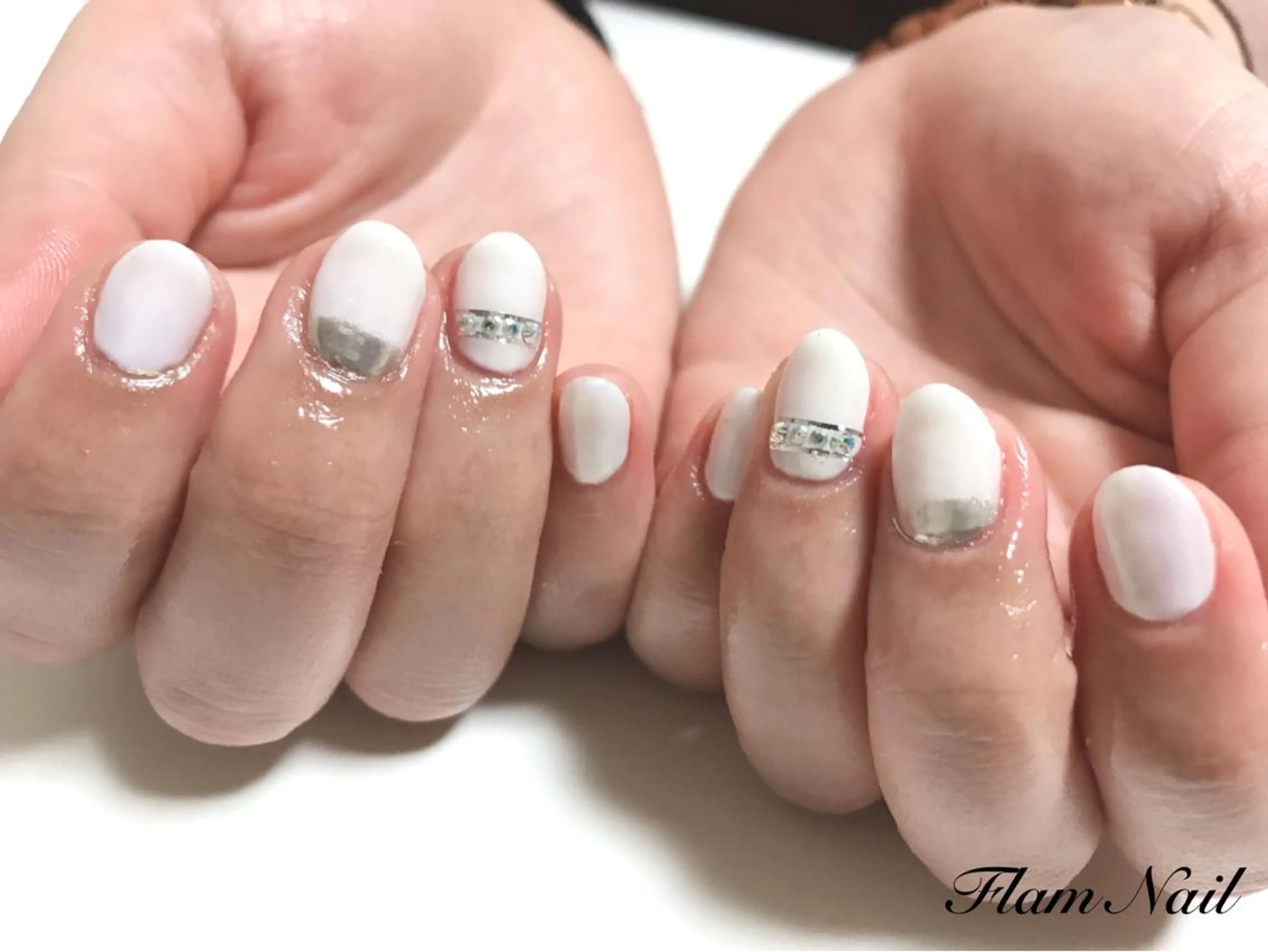 ネイル ミラーネイル ホワイト Flam Nailのネイルデザイン