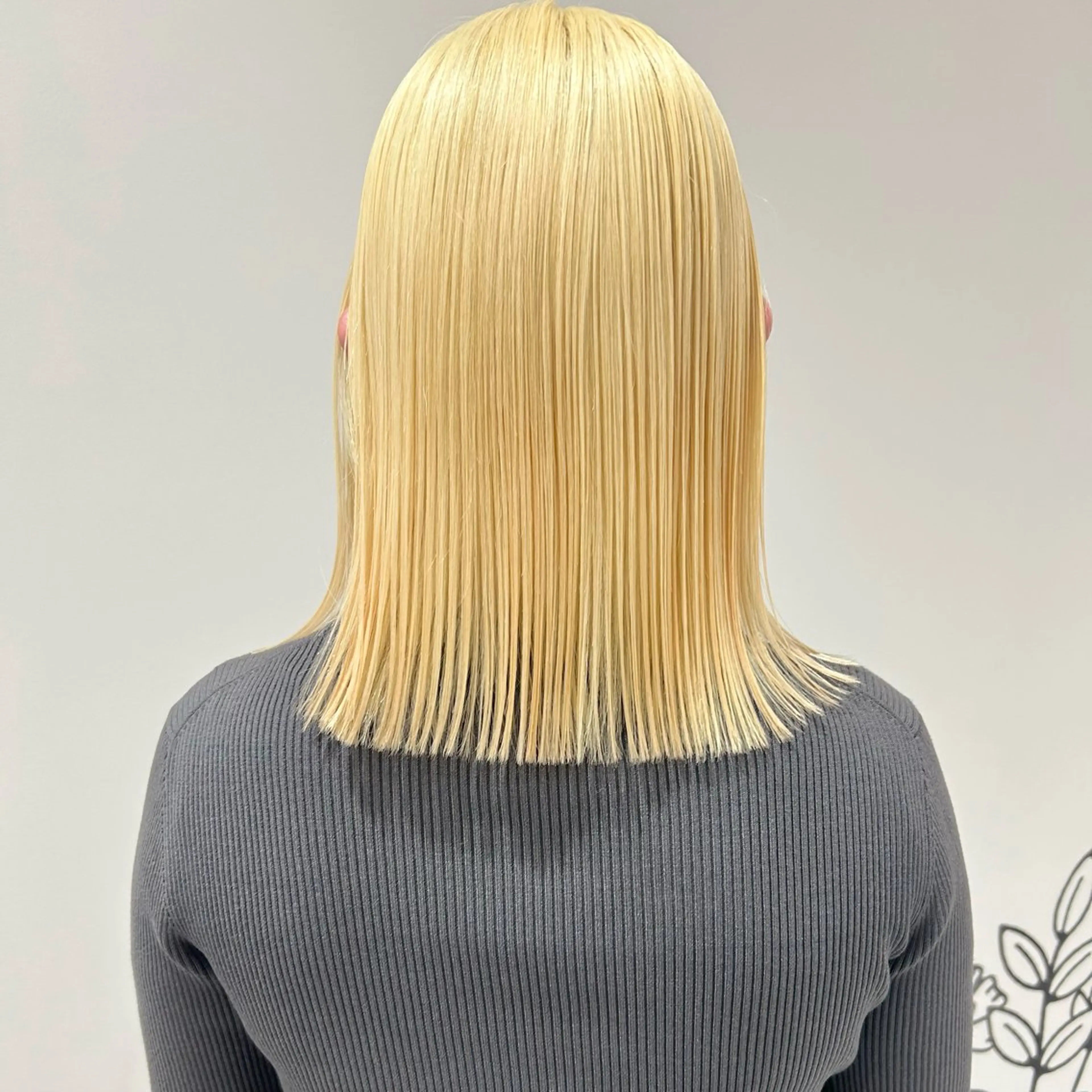 ミディアム カラー ブリーチ 抜きっぱなしブロンド カット ヘアカラー トリートメント ブリーチ/Wカラー パーマ/似合せカットのヘアスタイル