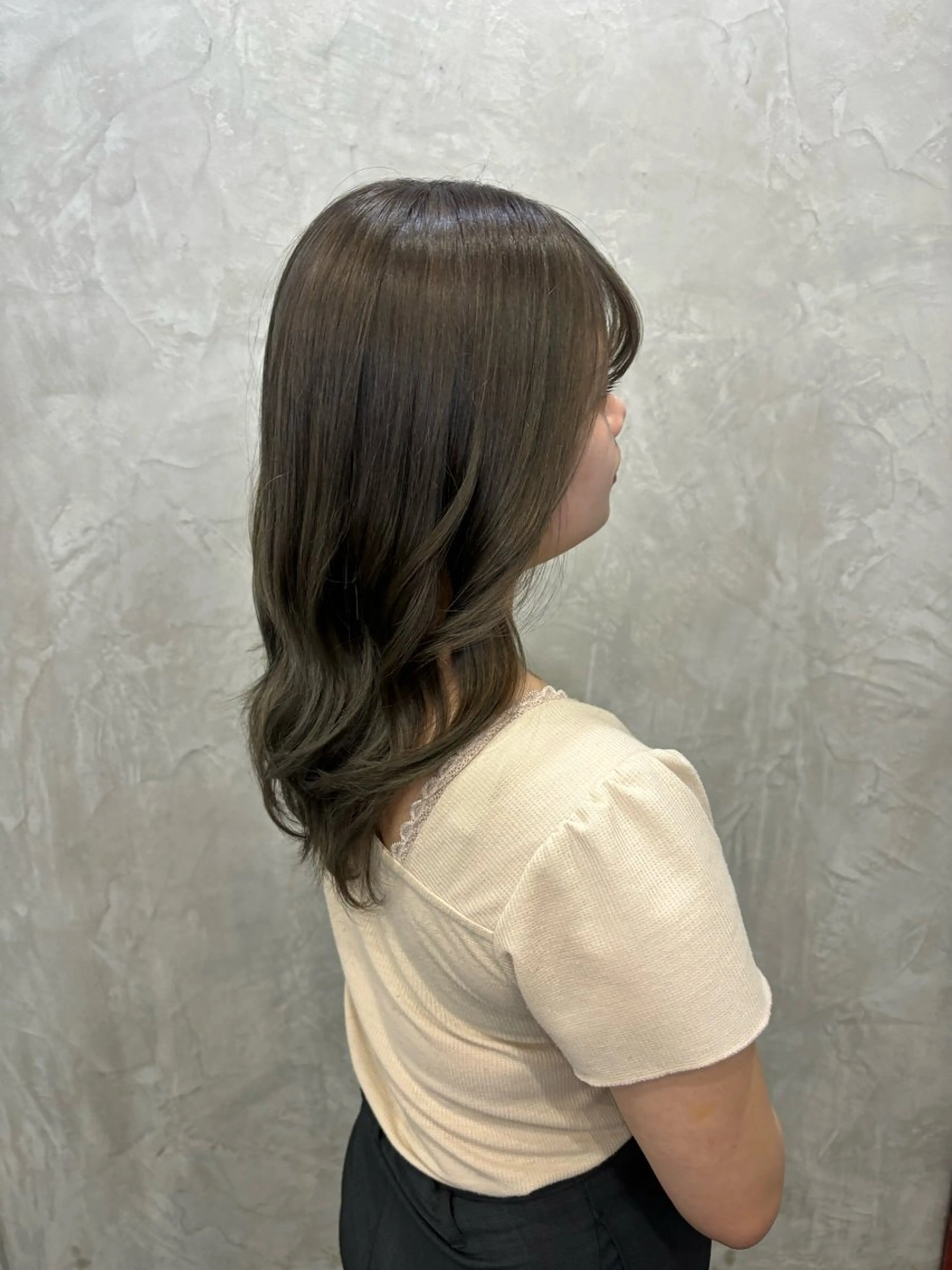 カラー ブリーチ グレージュ fudge所属・MaisonHALU 松浦光咲のヘアスタイル