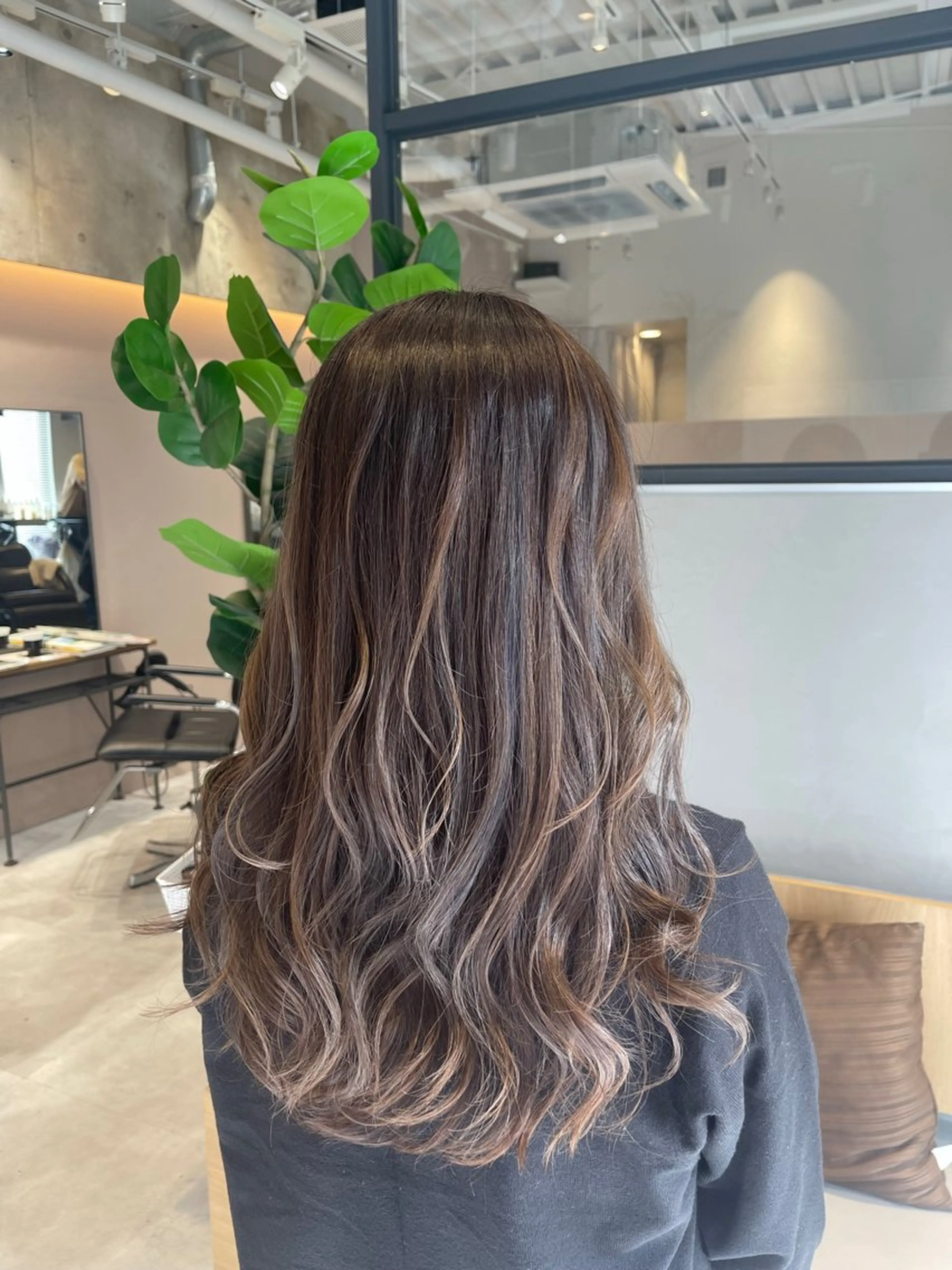 ロング カラー カット ヘアカラー Le rond所属・透明感艶カラー 城間晴人のヘアスタイル