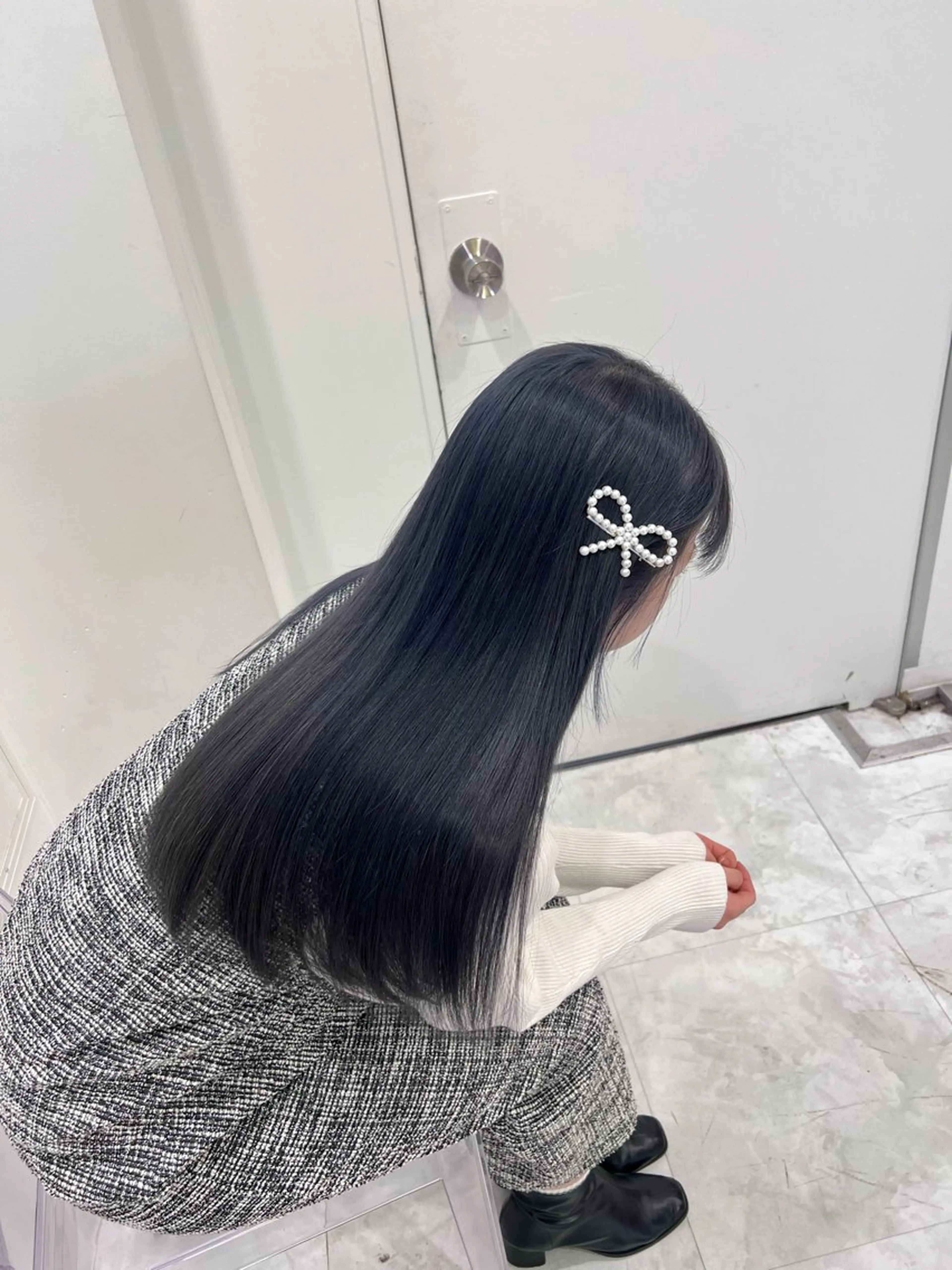 ロング カラー ヘアアレンジ 黒髪 ブルーカラー ブルーブラック 韓国風ヘア カット ヘアカラー 上品な透明感カラー 寒色＆暖色ヘア💗のヘアスタイル