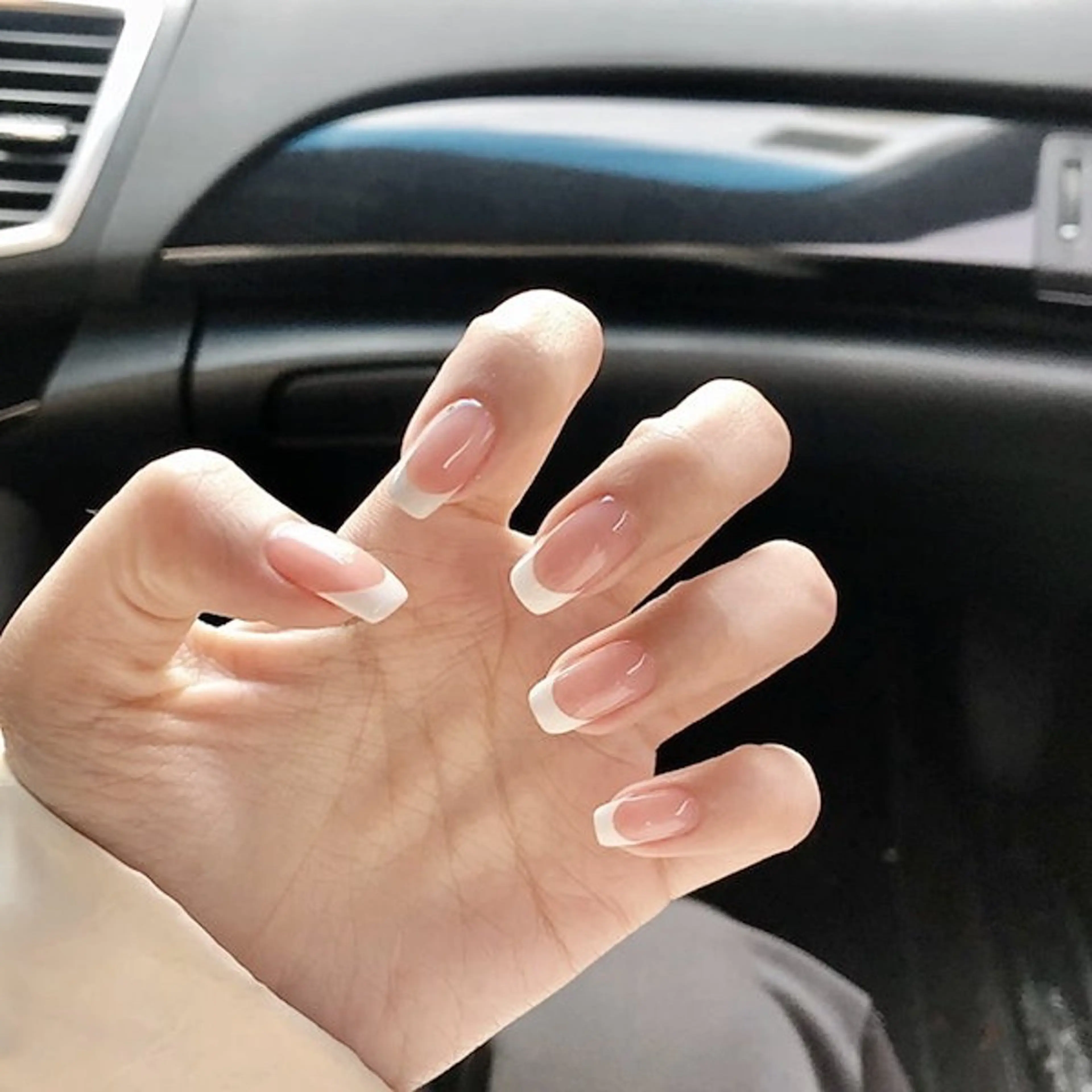 『HAND』フレンチネイル　クリアベース　【初回オフ無料・ケア込み】の写真