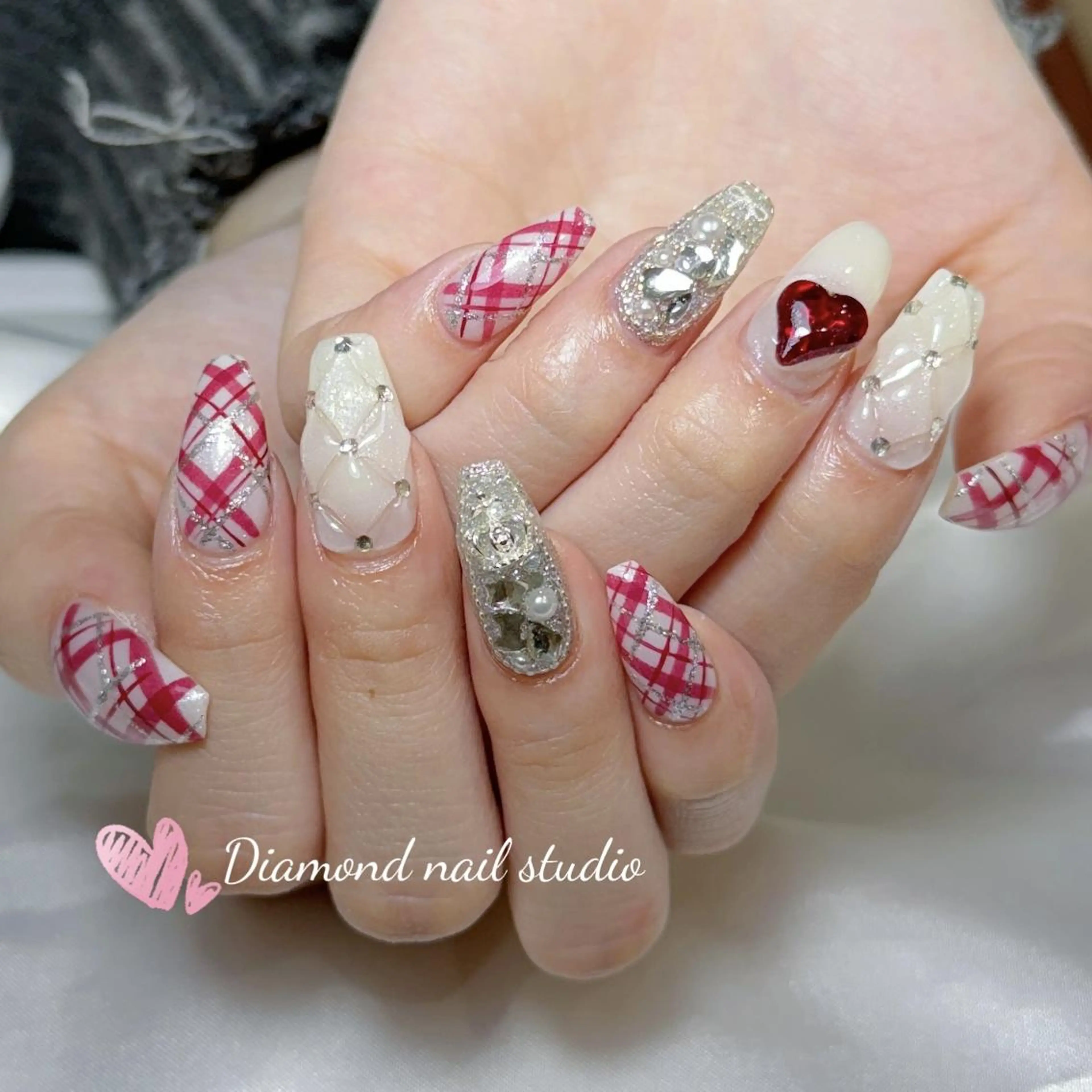 ネイル アートネイル オーロラネイル ガーリー キラキラネイル 韓国ネイル ハンドネイル DIANMOND NAIL🌸のネイルデザイン