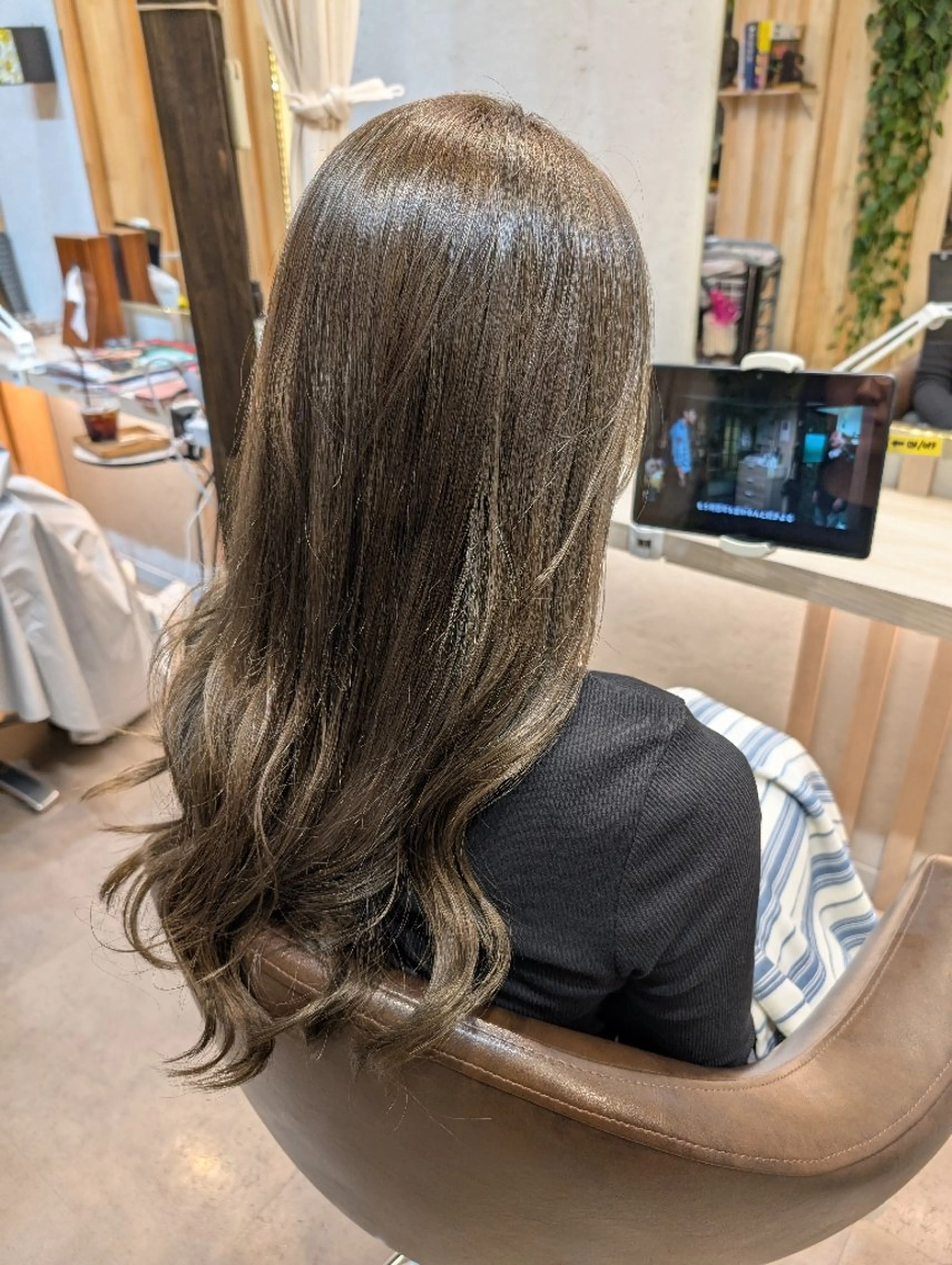 ロング カラー ベージュカラー オリーブベージュ ヘアカラー トリートメント ヘアセット koto💭 コトのヘアスタイル