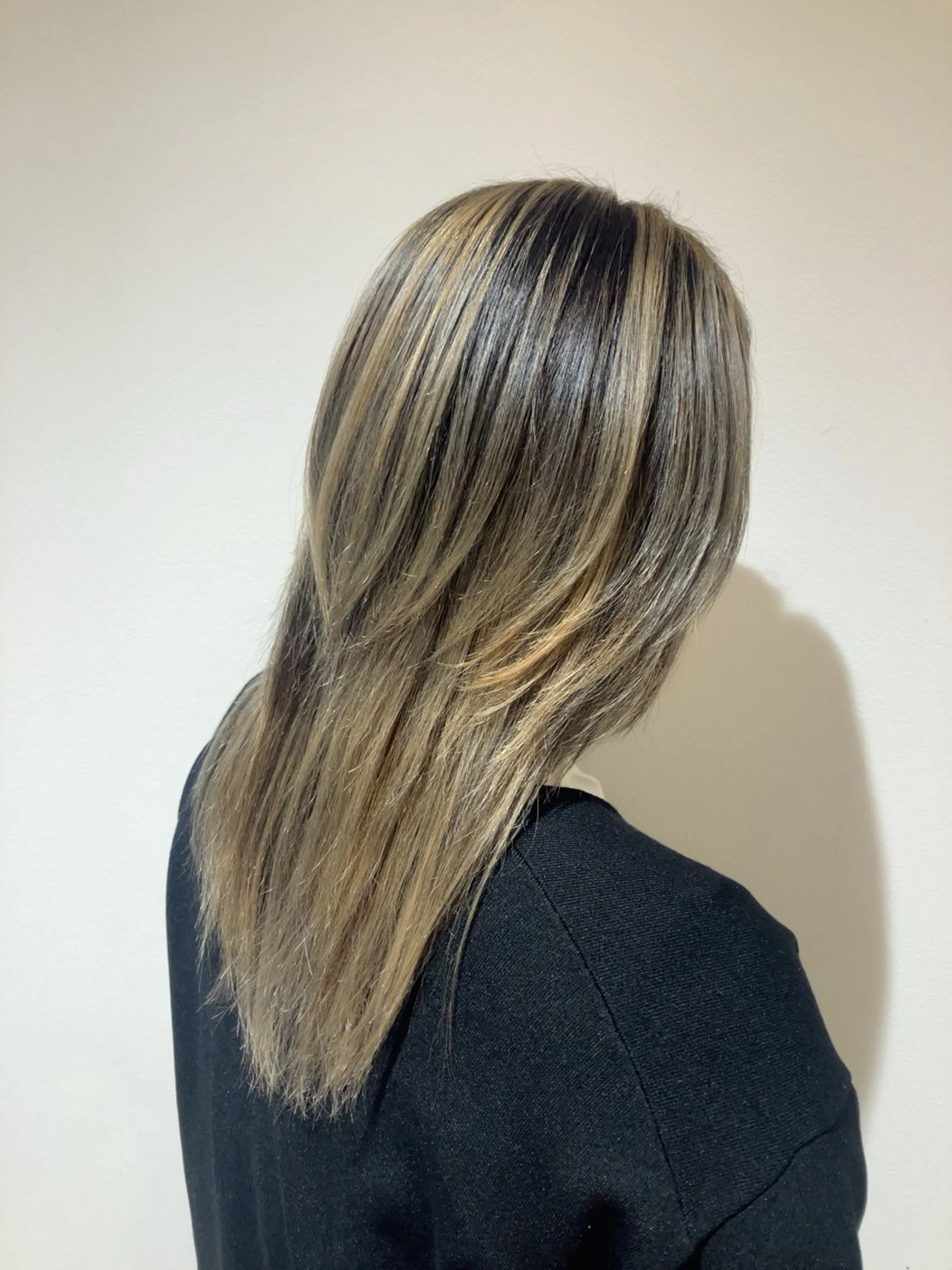 セミロング ハイレイヤー レイヤーカット ヘアカラー SEA BELLE YASUのヘアスタイル