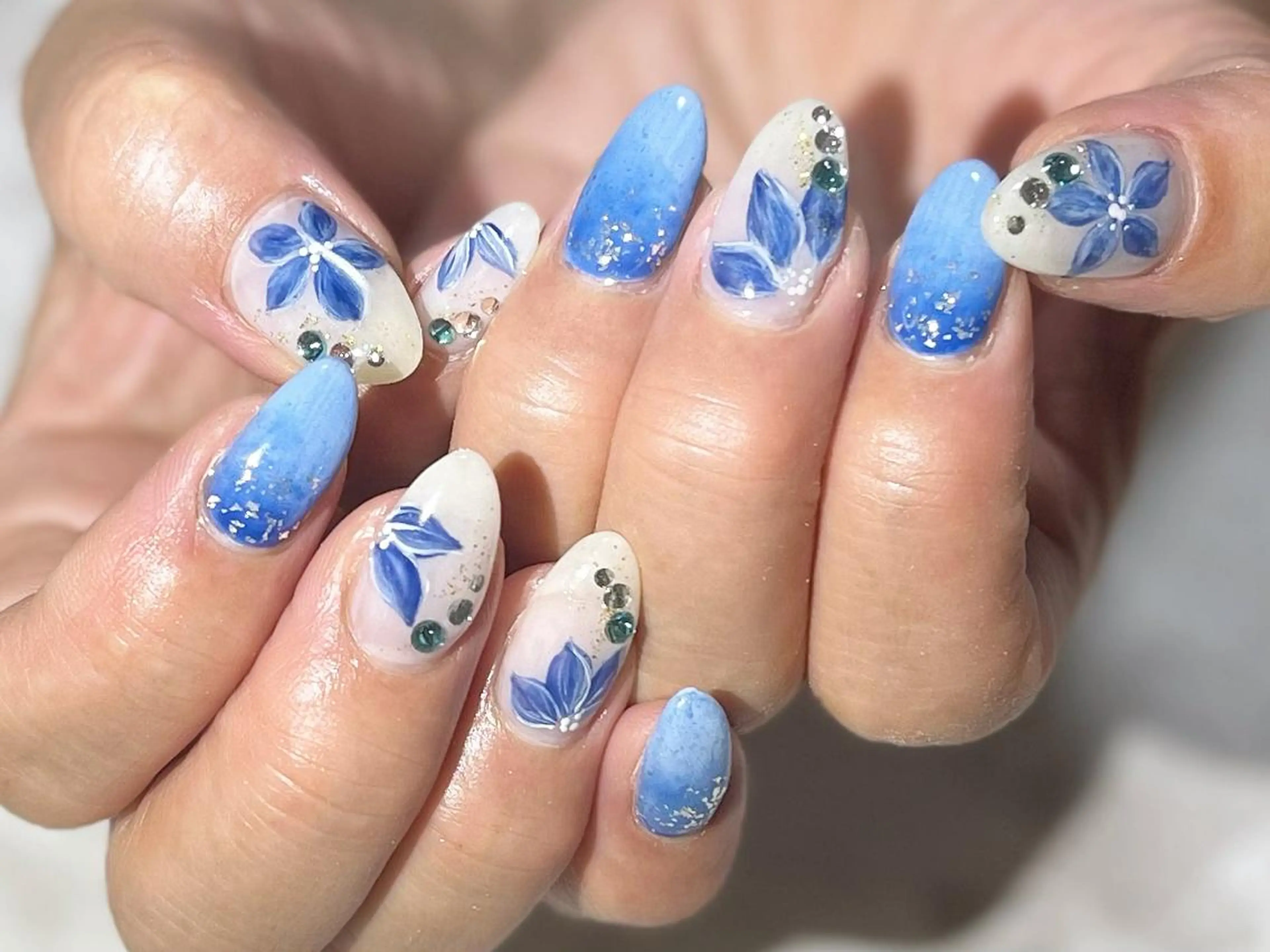ネイル ブルー フラワーネイル フットネイル ニュアンスネイル シンプルネイル ネイル フフラ所属・nail fufla ♡yamane♡のネイルデザイン