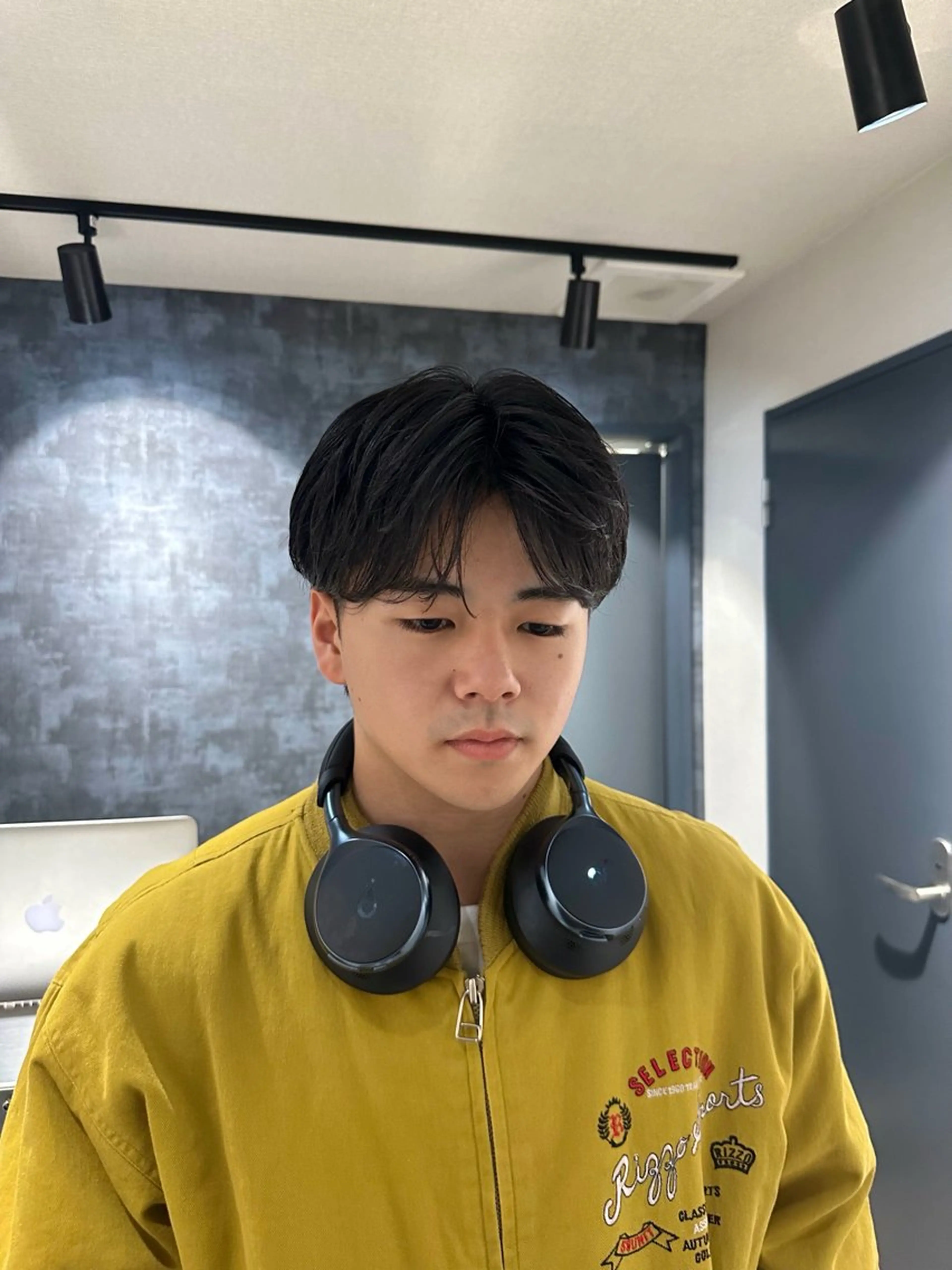 ミディアム パーマ メンズ ミディアムパーマ センターパート メンズパーマ ニュアンスパーマ カット パーマ SALOWIN 原宿 iori所属・💈センターパート パーマ特化💈雄太のヘアスタイル