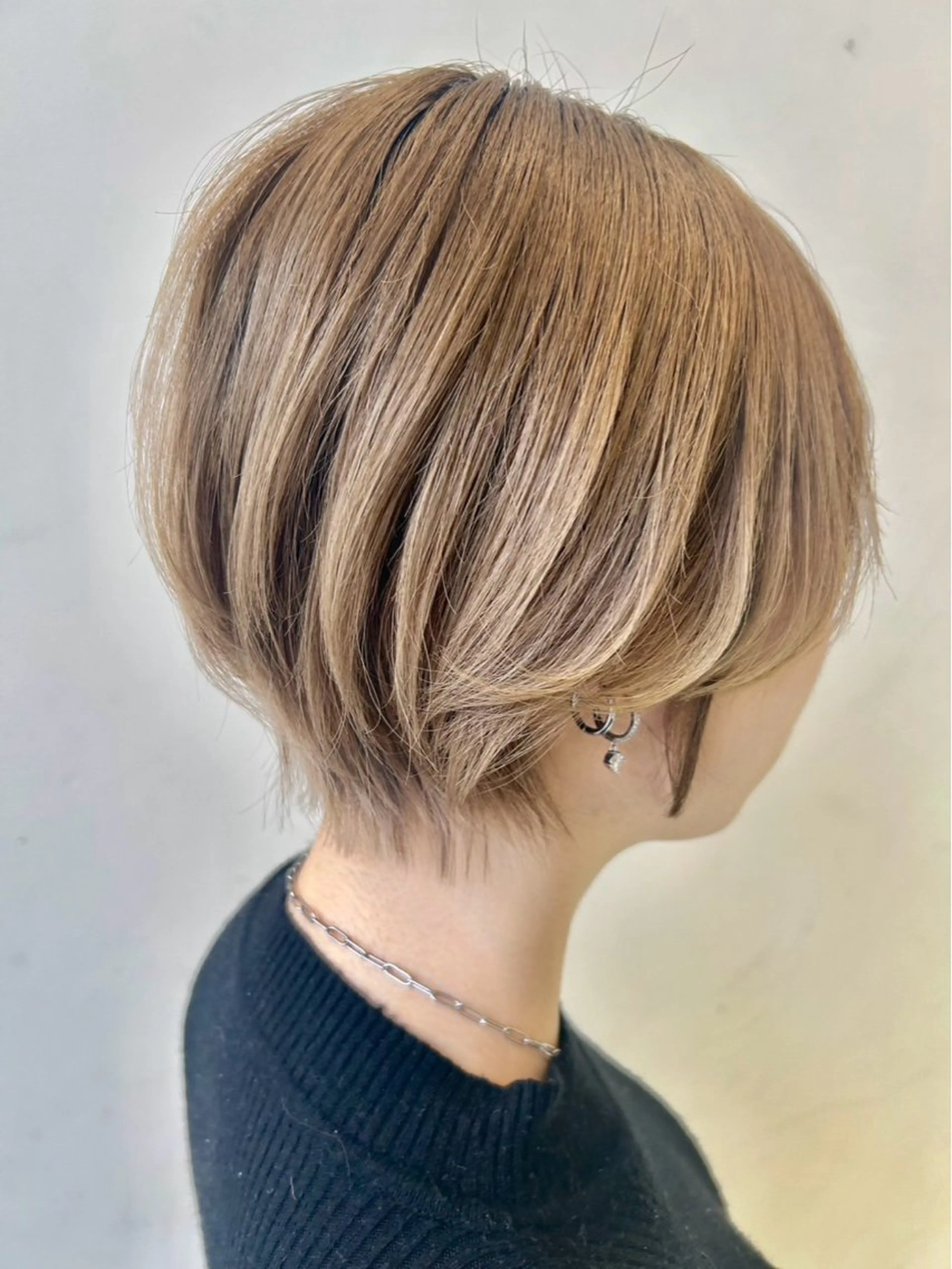 ショート カラー ヘアカラー シェアハピ 雪本☃️のヘアスタイル