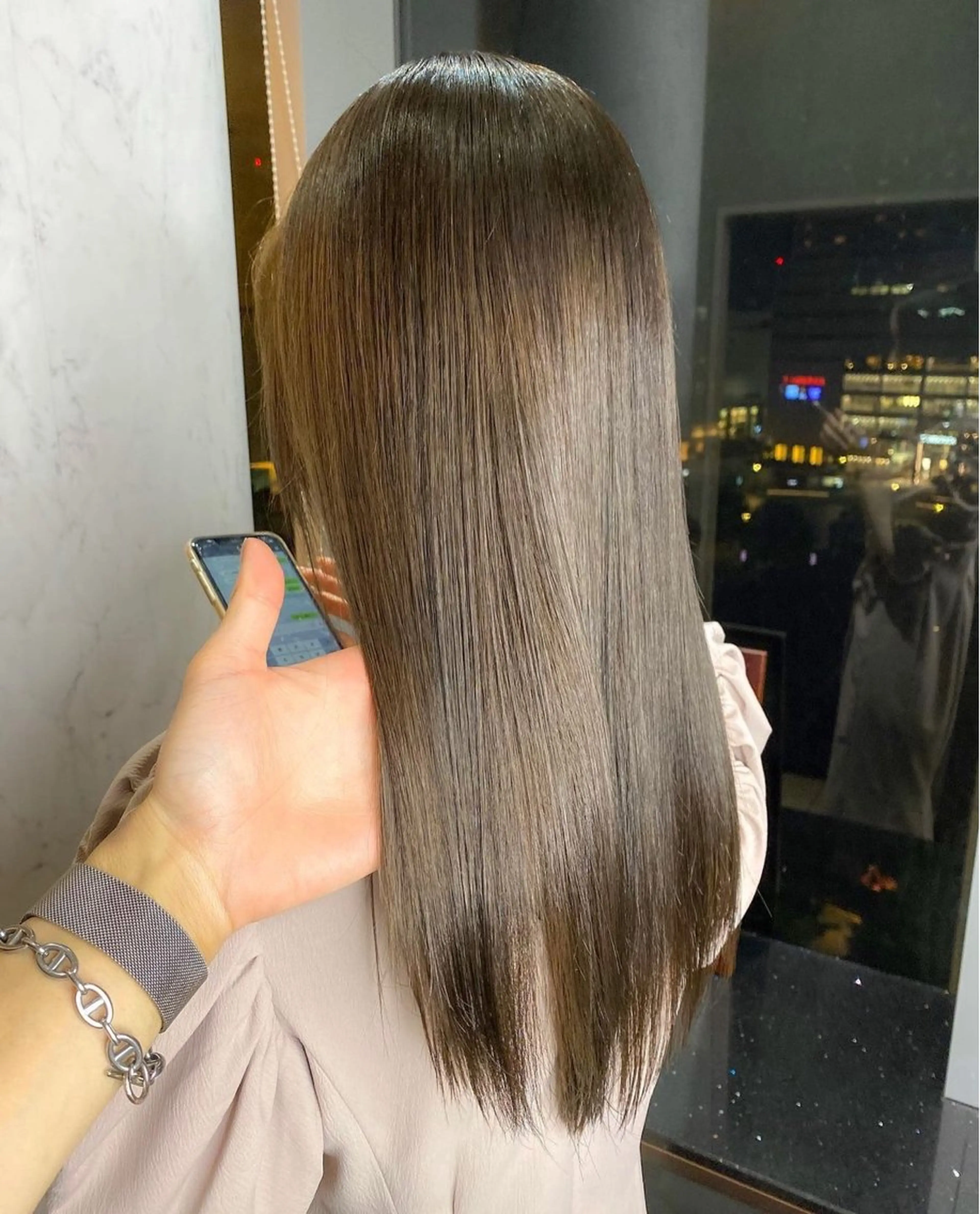 カラー グレージュ 透明感カラー🩵🩵 韓国ヘアkanatoのヘアスタイル