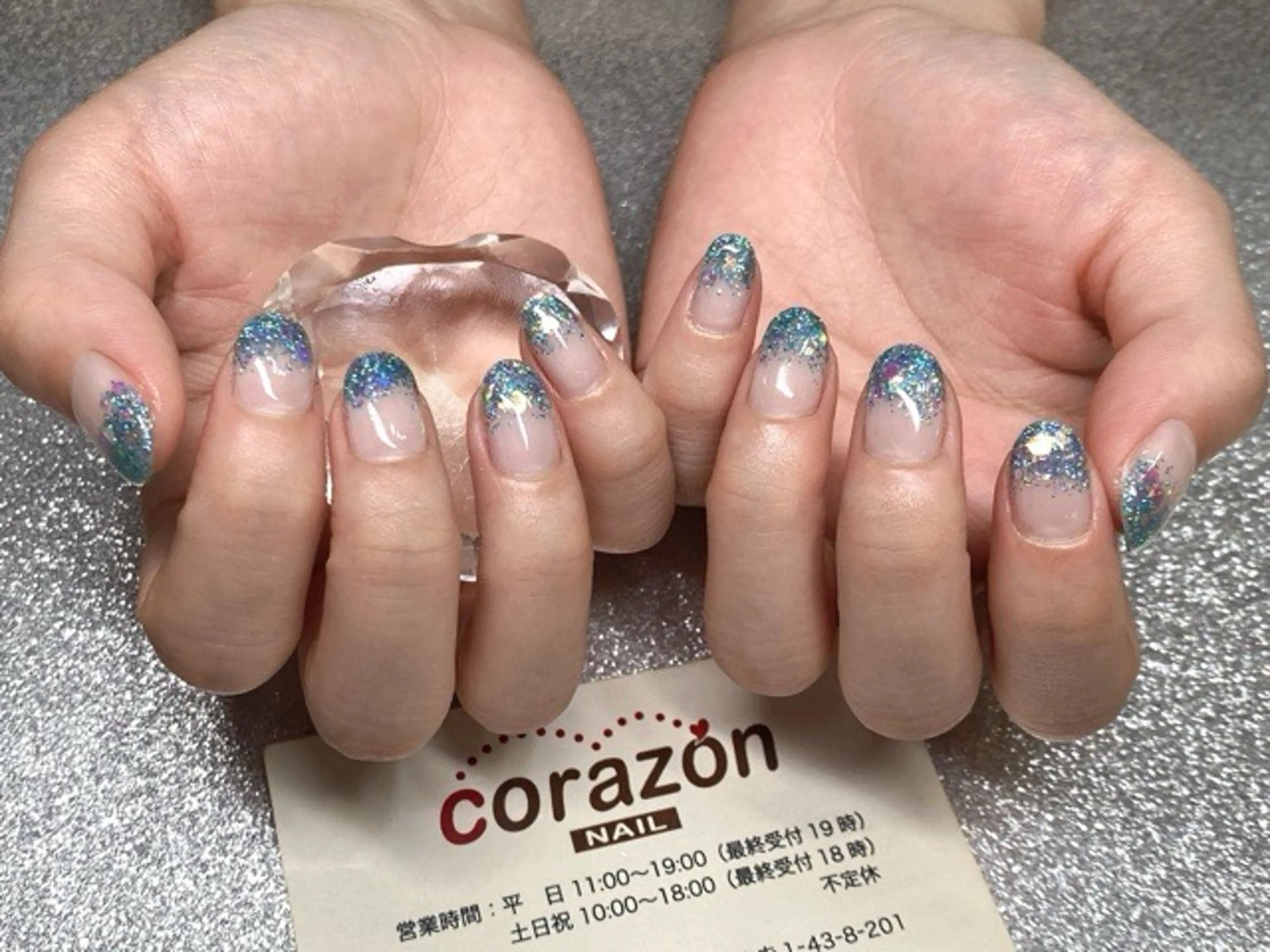 ネイル グラデーション ホログラムネイル ラメ(グリッター) ラメグラデーション 水色 ハンドネイル ハンドケア corazon所属・ネイリスト aicoのネイルデザイン
