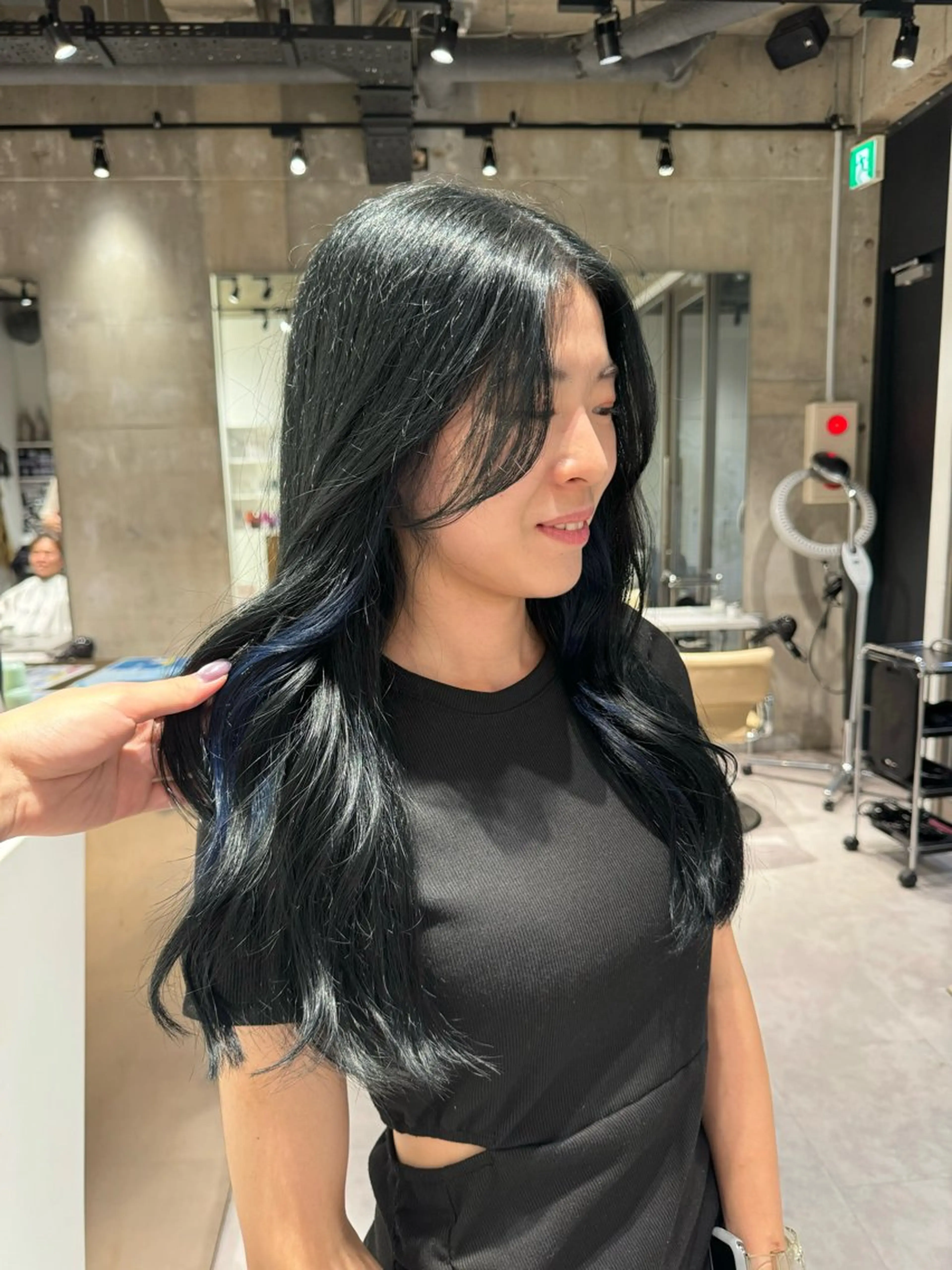ロング カラー ブルーカラー ヘアカラー mina🌿無料ショ ートカット募集中🚨のヘアスタイル