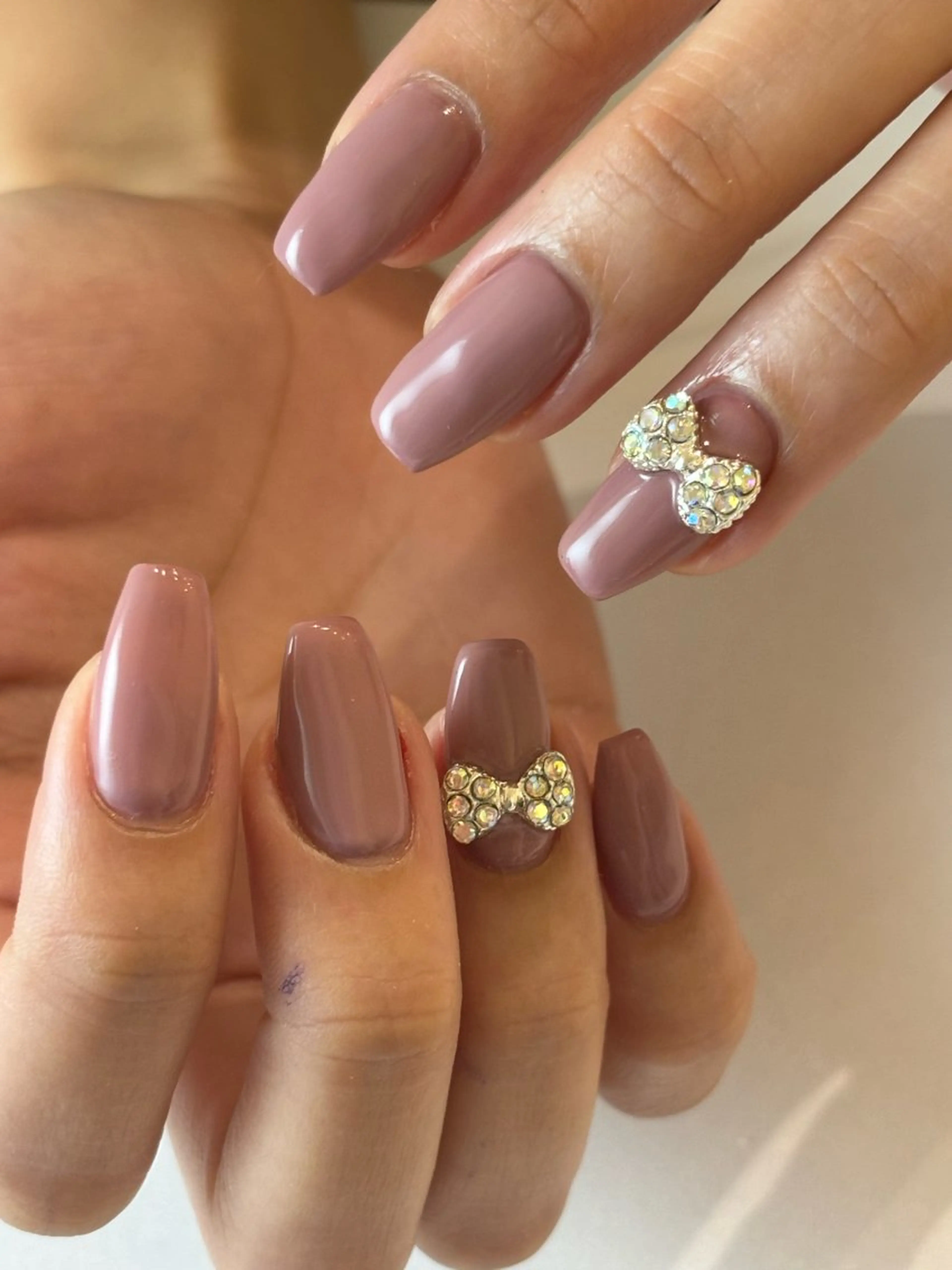ネイル キラキラネイル リボン ハンドネイル Ann. nail.tokyo所属・Ann nailのネイルデザイン