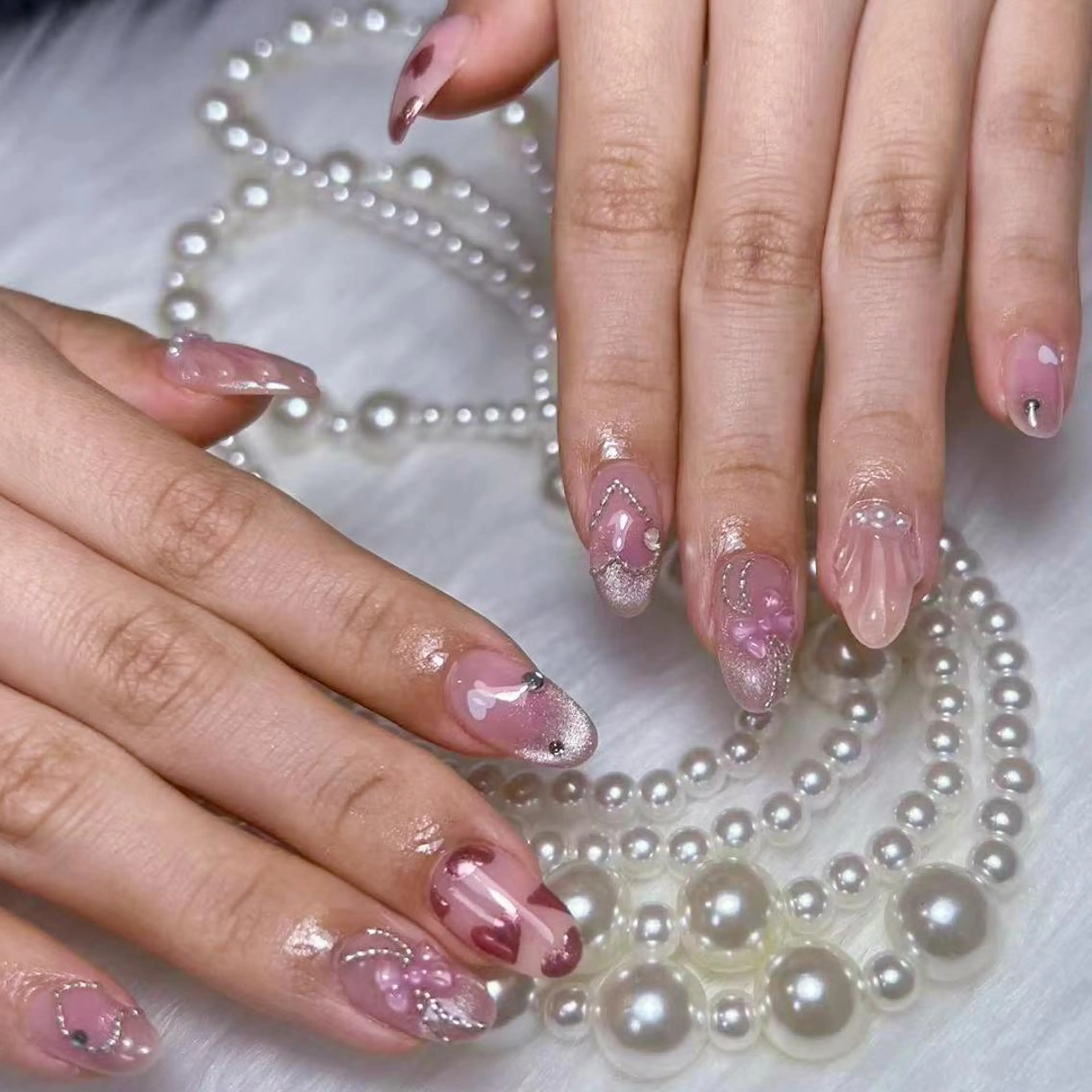 ネイル アートネイル オーロラネイル ガーリー キラキラネイル 韓国ネイル ハンドネイル ハンドケア DIAMOND 💅のネイルデザイン