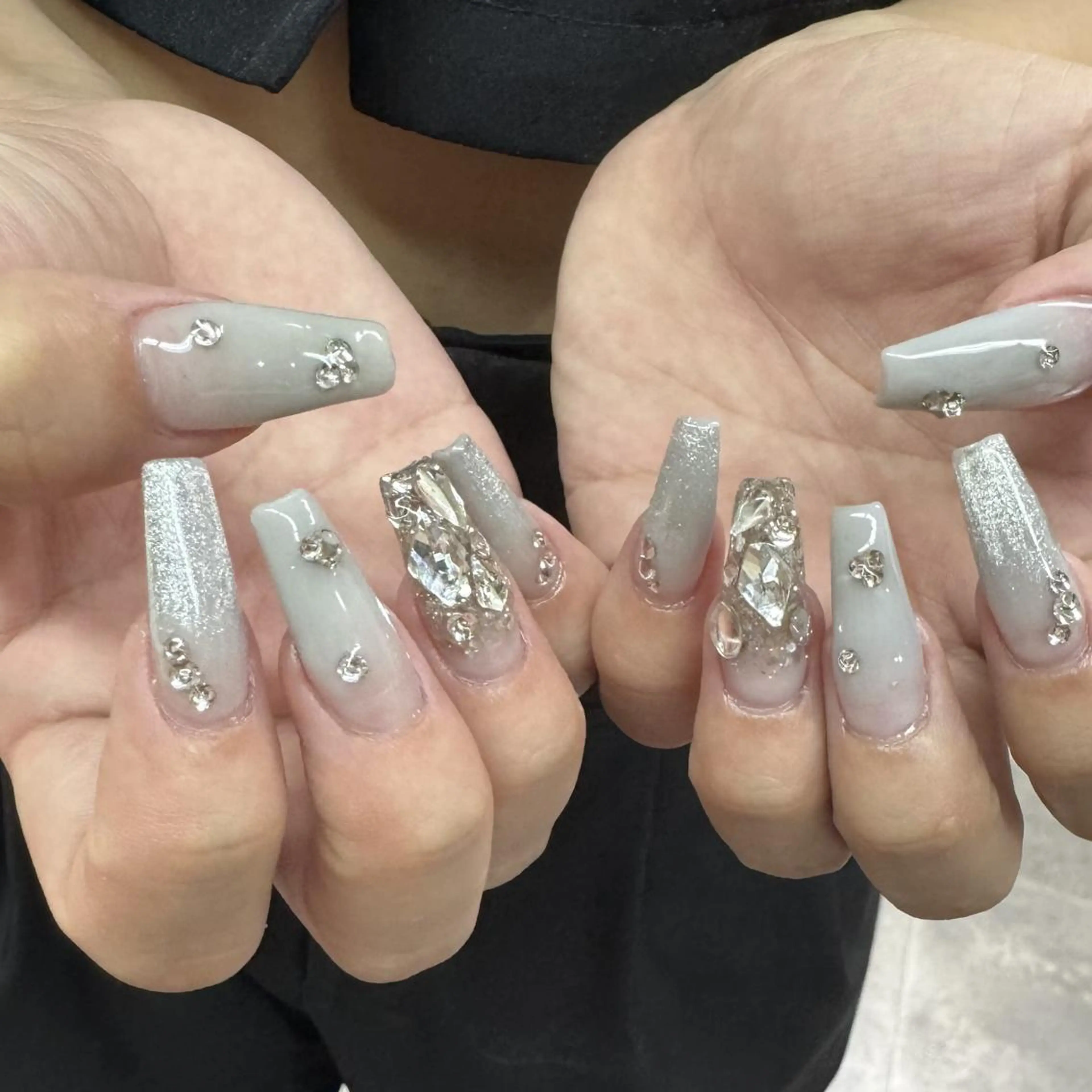 ネイル 長さ出し グラデーション 韓国ネイル マグネットネイル ニュアンスネイル nailstudio eviz新宿店のネイルデザイン