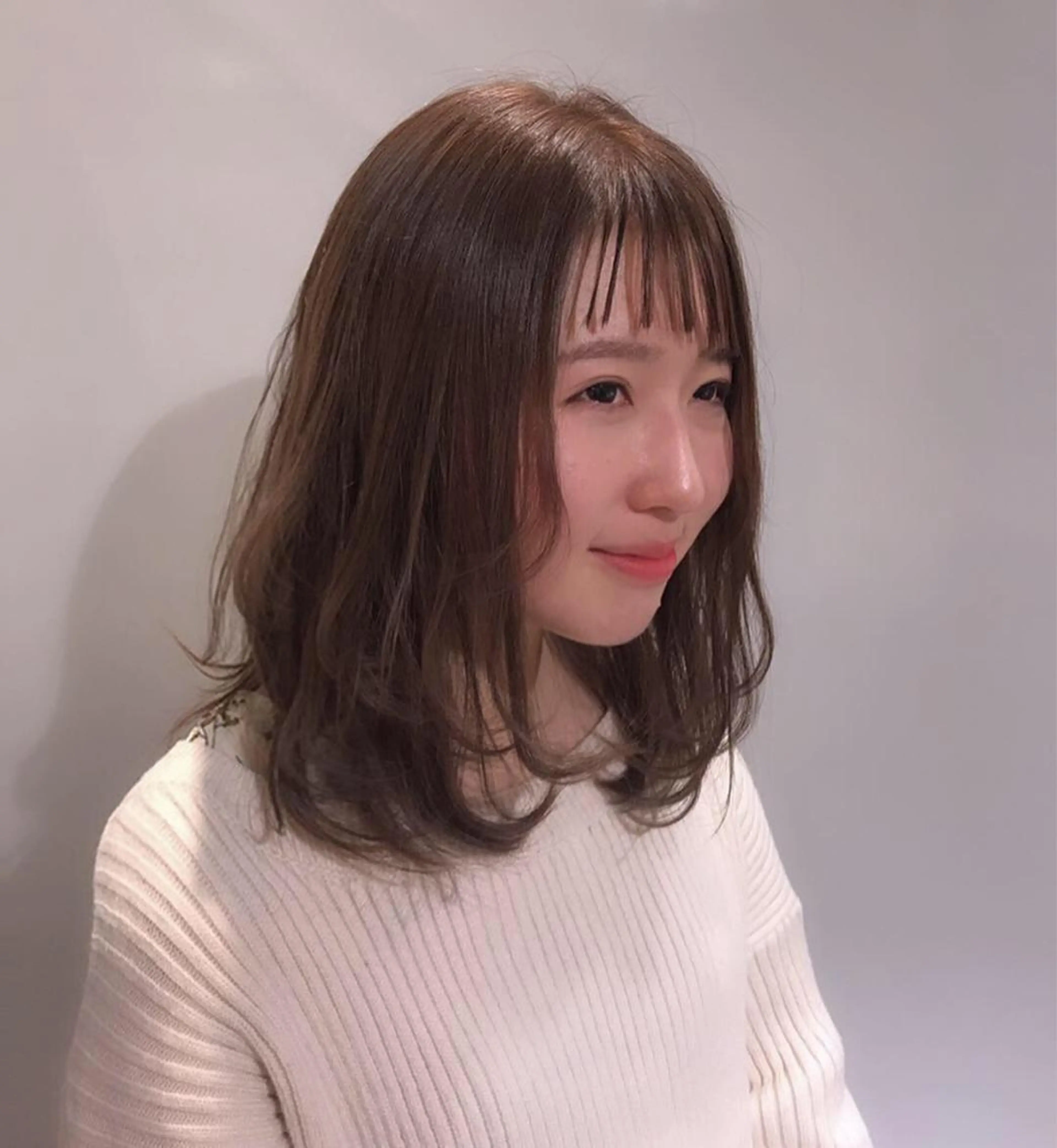 セミロング カラー ベージュカラー ハイライトカラー ハイレイヤー ハイライト レイヤーカット ♡ma ki♡のヘアスタイル