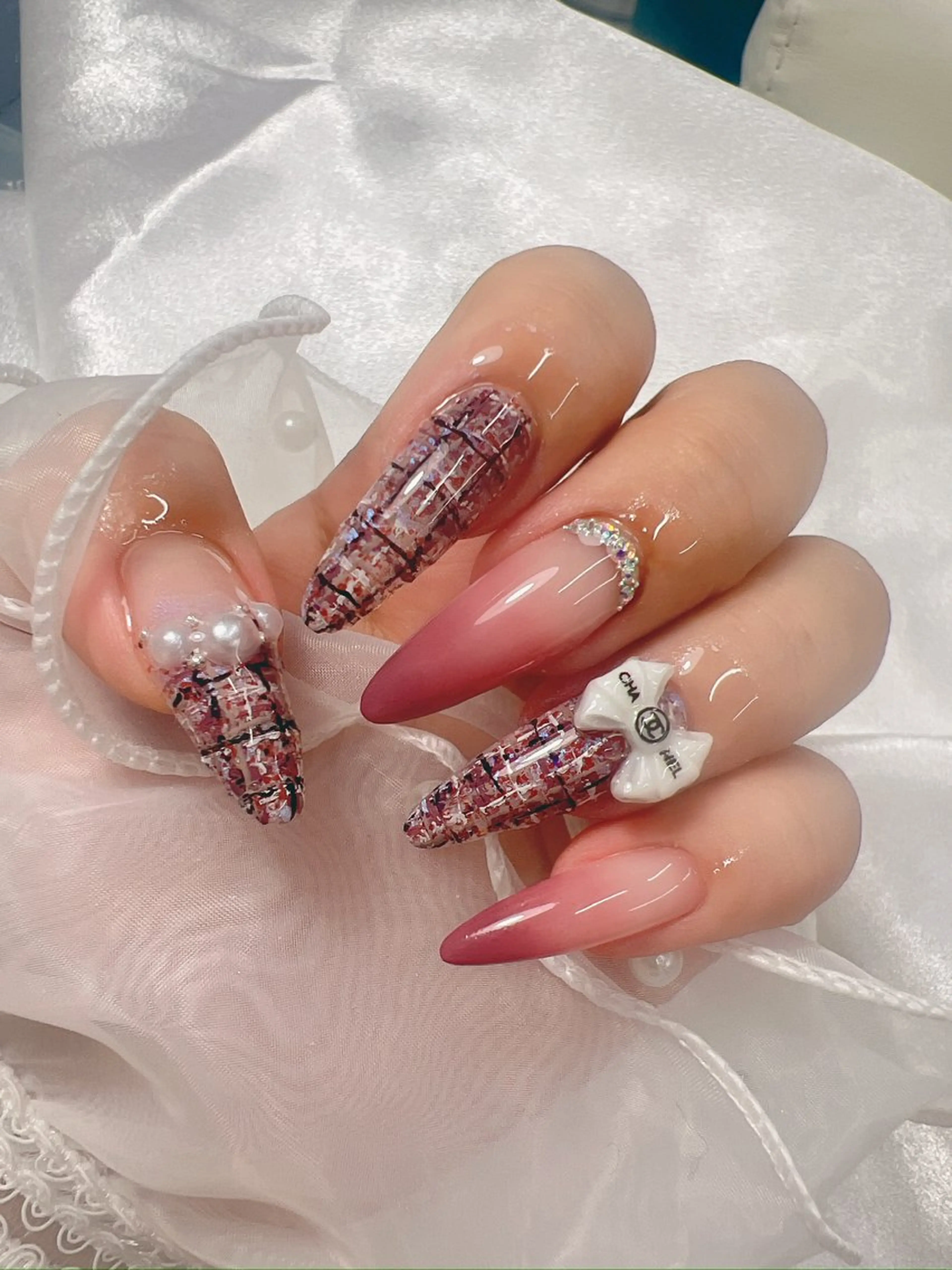 ネイル グラデーション ハンドネイル bijou nails所属・bijou nails　蓮のネイルデザイン