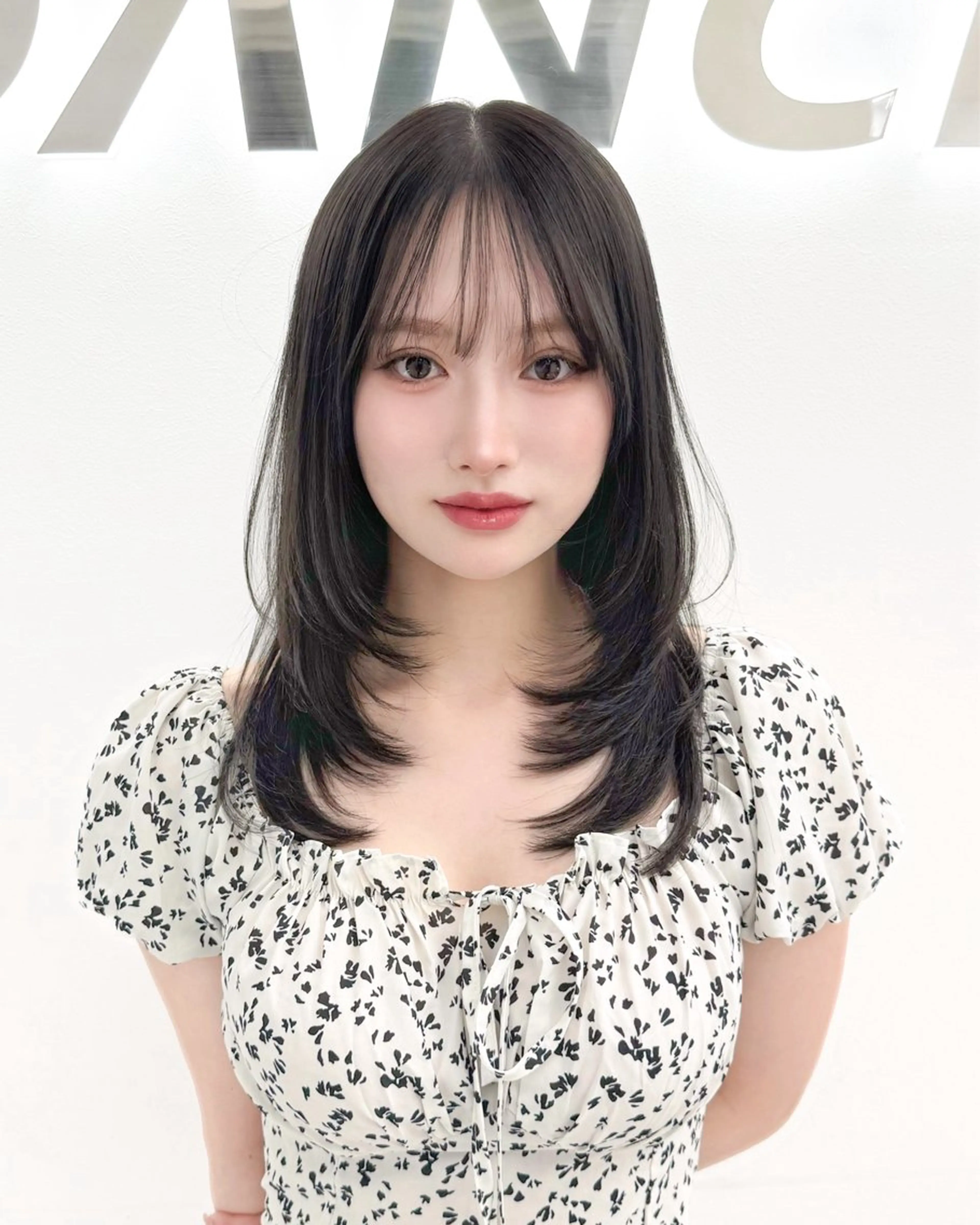 セミロング カラー ハッシュカット ヨシンモリ 韓国風ヘア レイヤーカット ワンホンレイヤー 大人っぽ韓国レディ レイヤー🤍RIKUのヘアスタイル