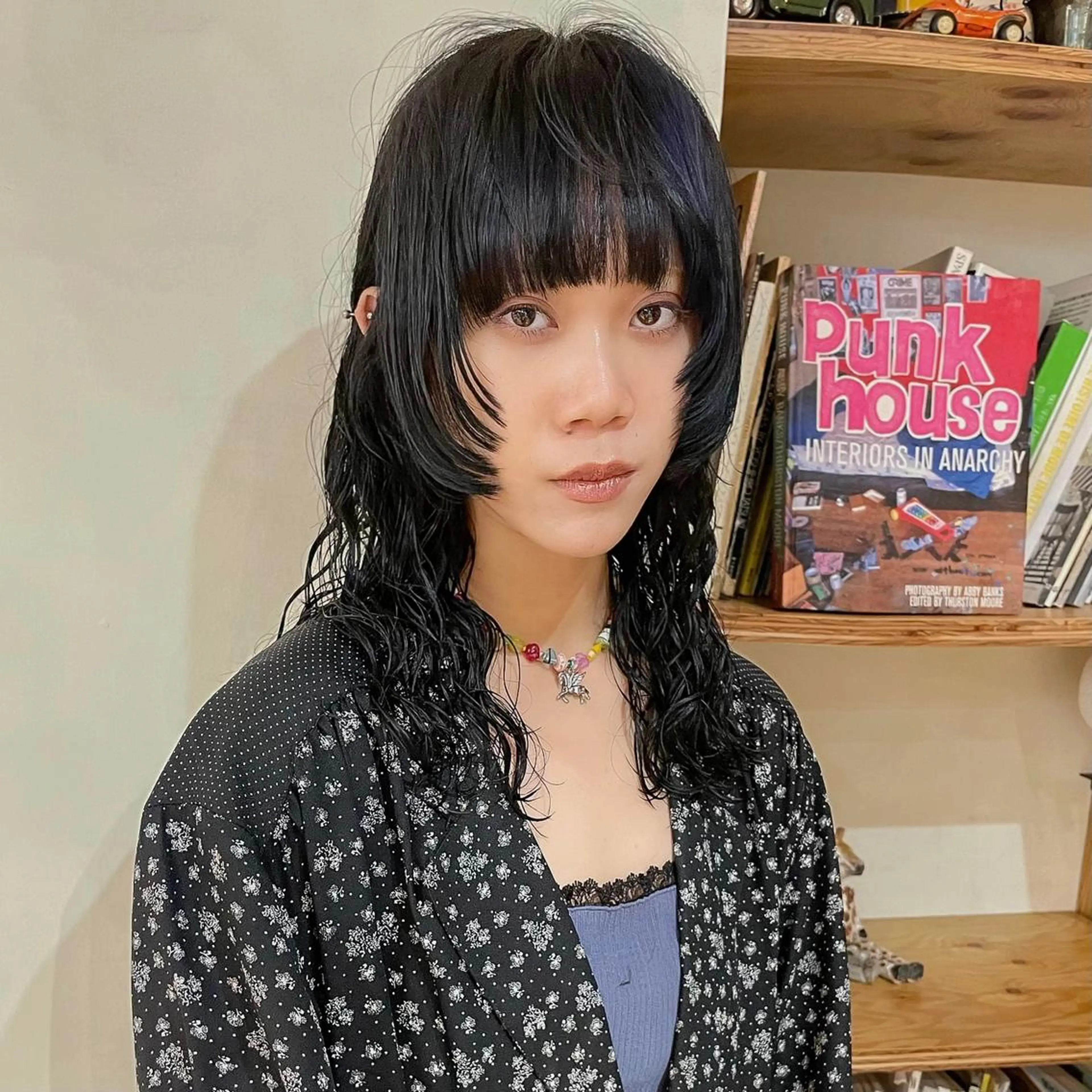 ミディアム カラー ネイビーカラー シャギー カット ヘアカラー トリートメント SALOWIN所属・ブリーチ🧹 ボブ✨レイヤーのヘアスタイル