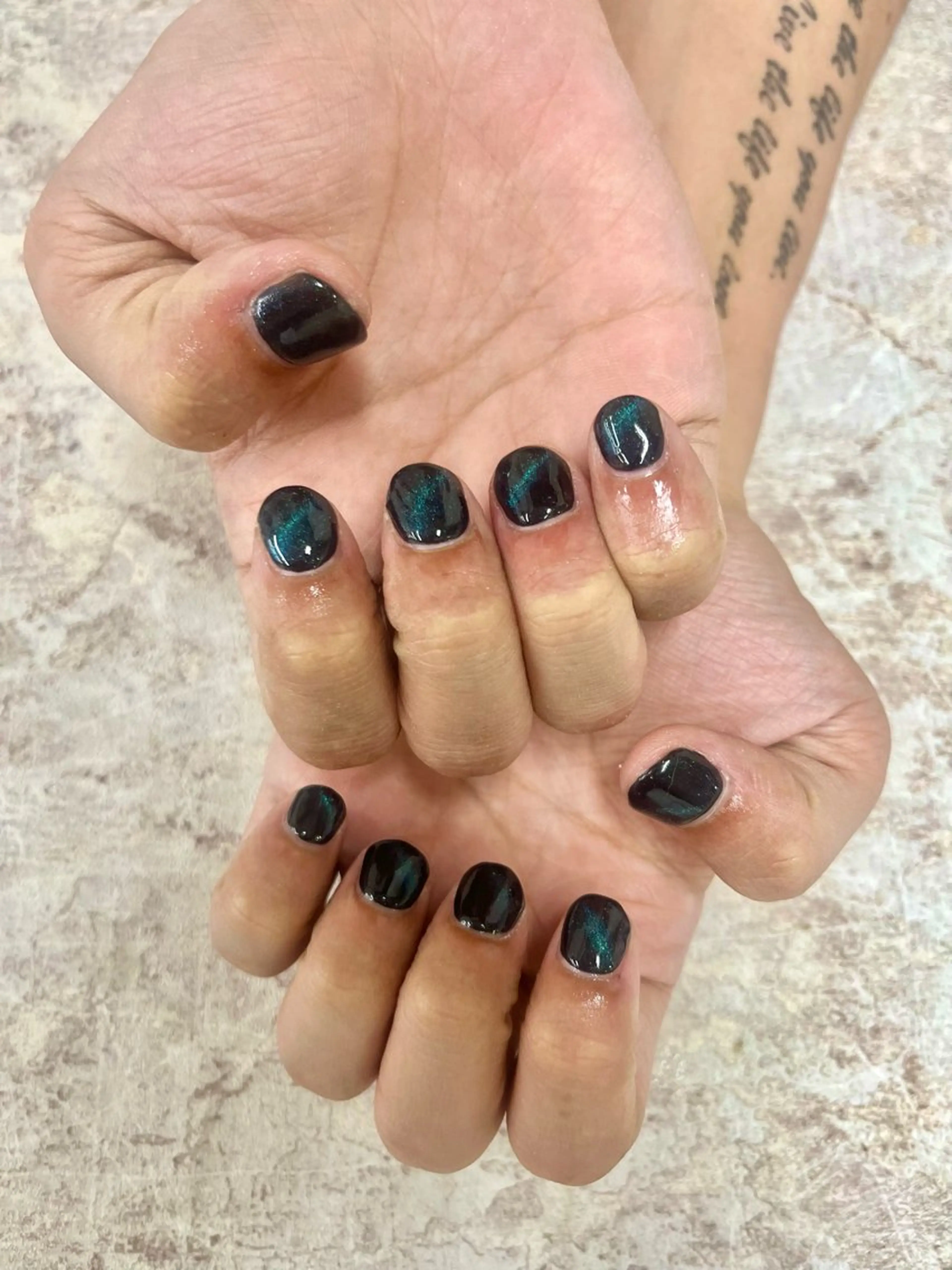 ネイル グリーン メンズネイル ワンカラーネイル ハンドネイル ︎Basic町田イン スタ予約 AIRIのネイルデザイン