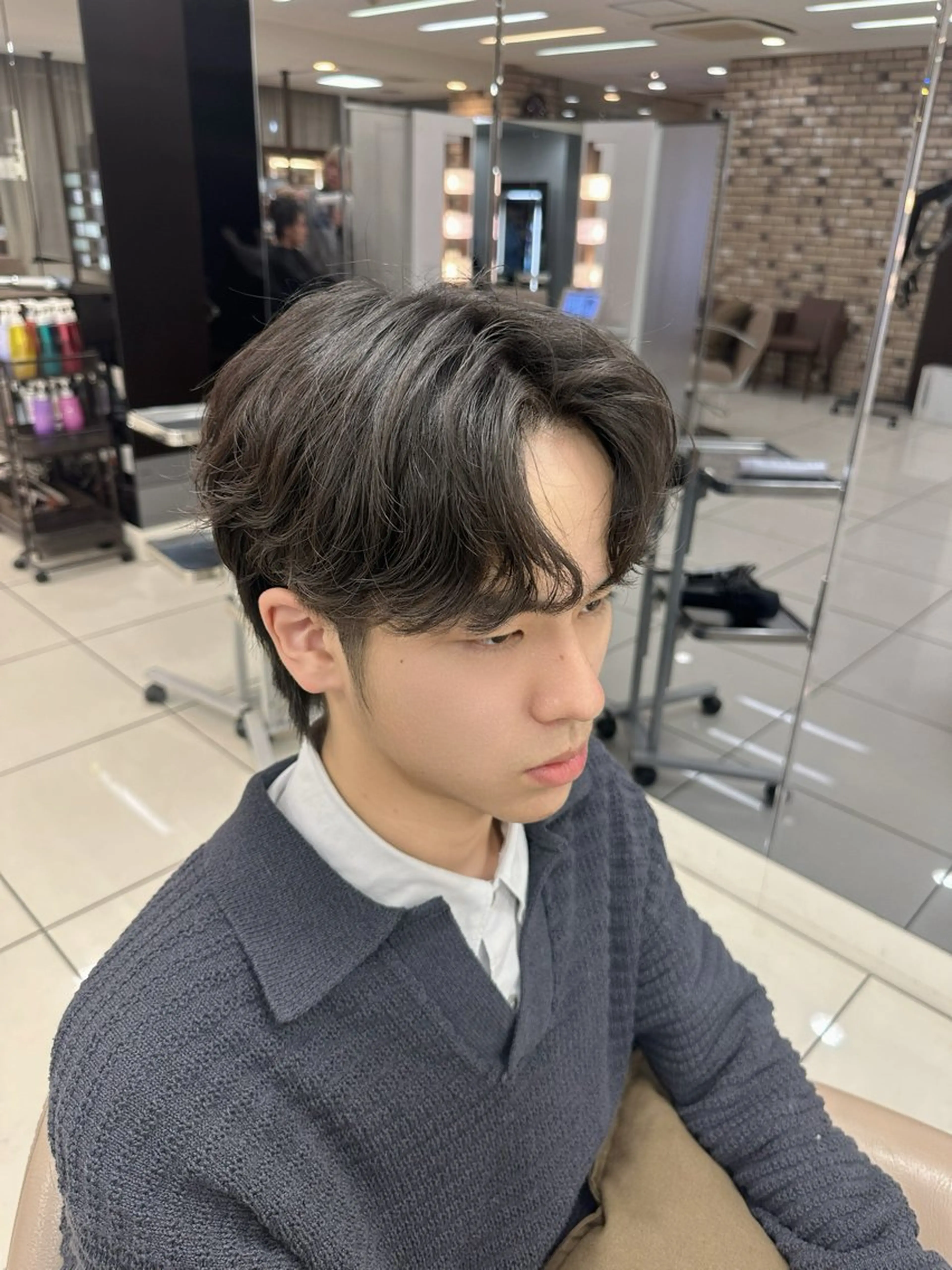 パーマ メンズ パーマ ラウンドマッシュシャ ドウニュアンスパーマのヘアスタイル