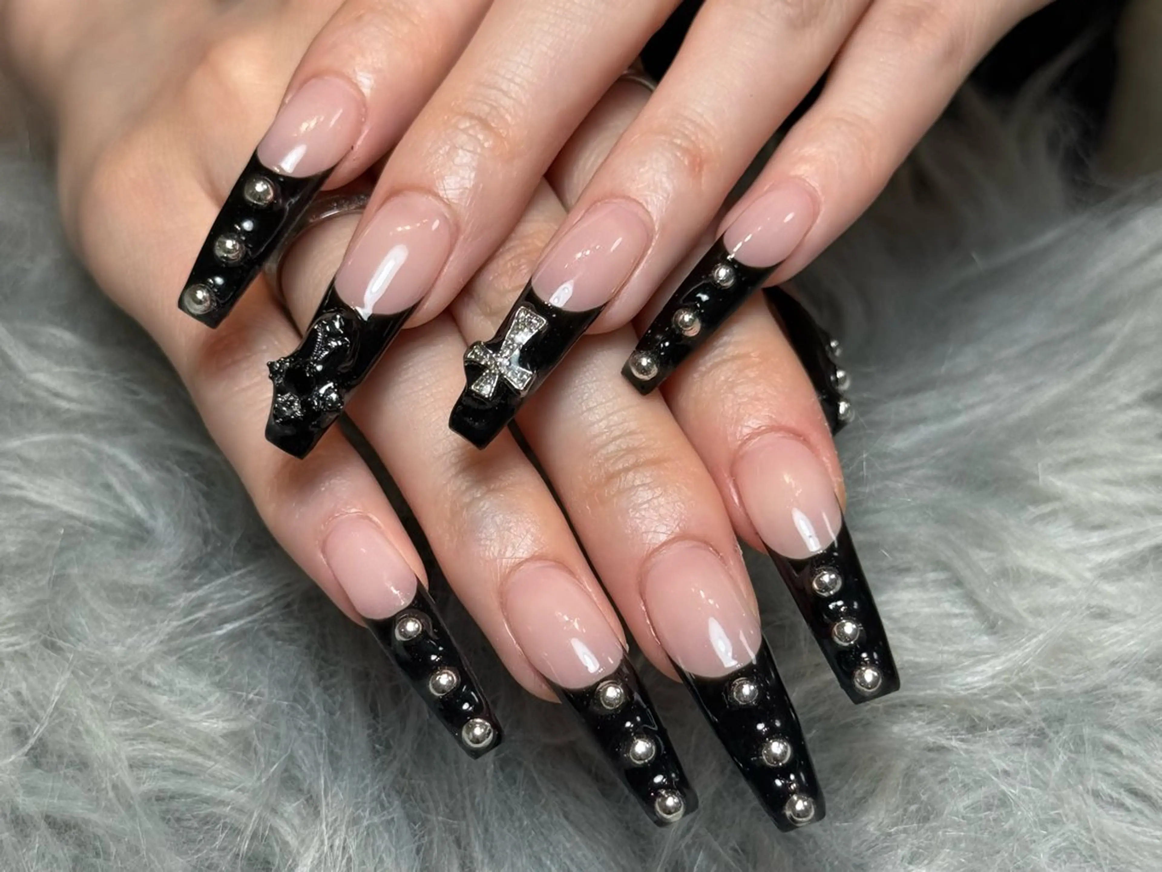ネイル ボルドー ブラウン チークネイル ドット フットネイル ハンドネイル Julli nail所属・Julli ジュリのネイルデザイン