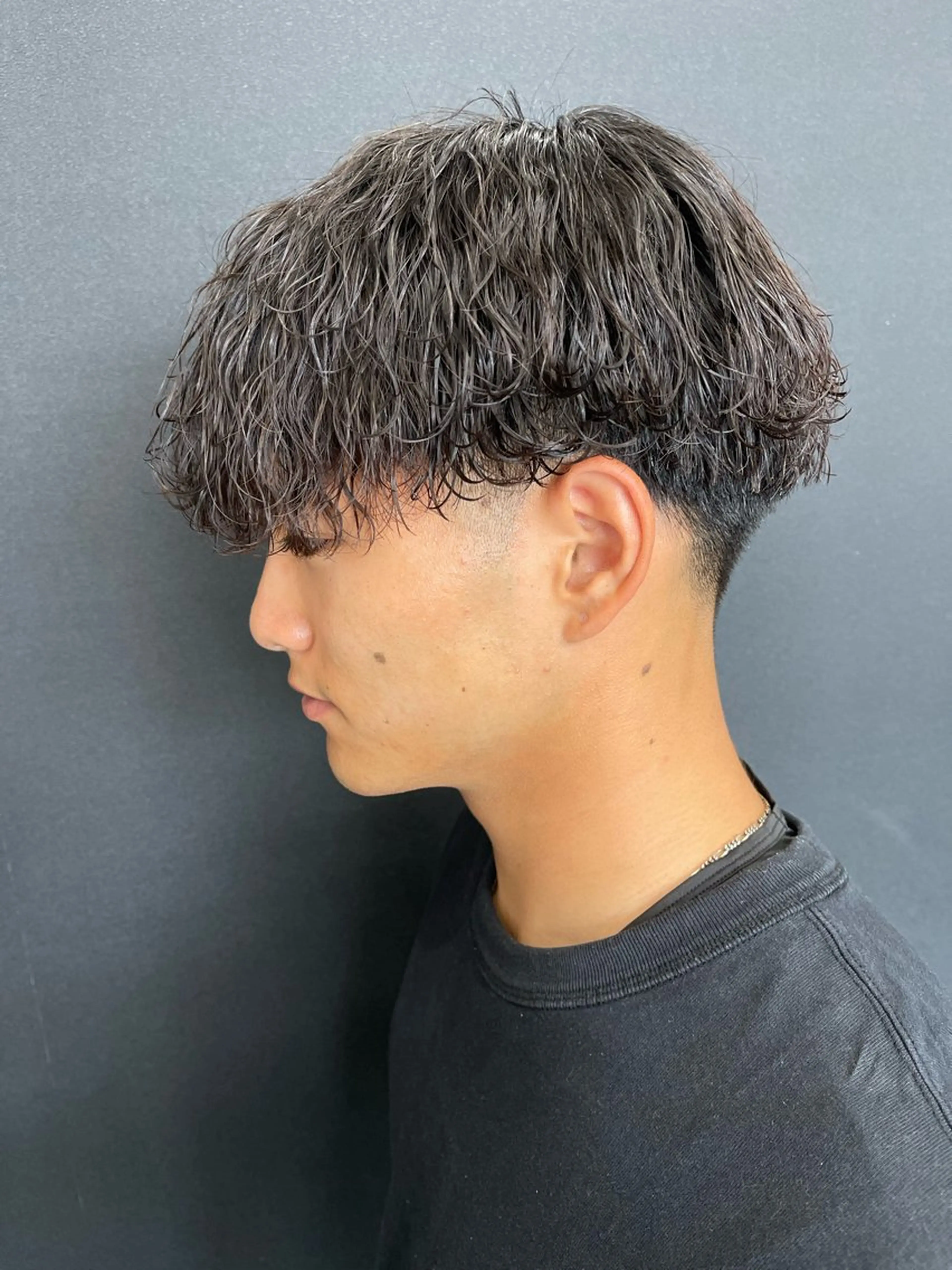 ミディアム パーマ メンズ ミディアムパーマ マッシュ メンズパーマ 波巻きパーマ カット パーマ トリートメント beautystadium529所属・高橋 裕利のヘアスタイル