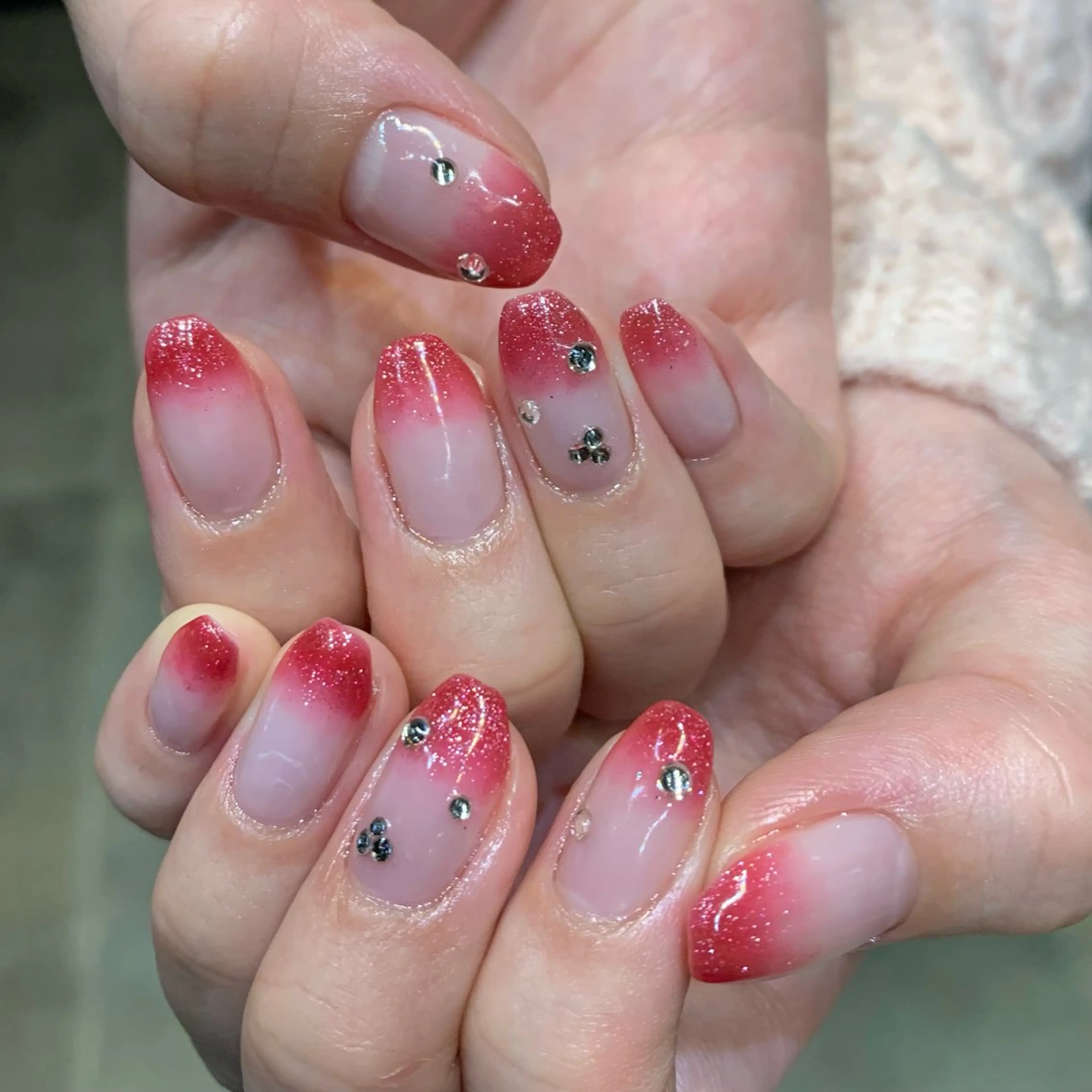 ネイル ジェルネイル グラデーション パラジェル 赤色 バレンタイン YUKIMO🍎名駅 /ニュアンスのネイルデザイン