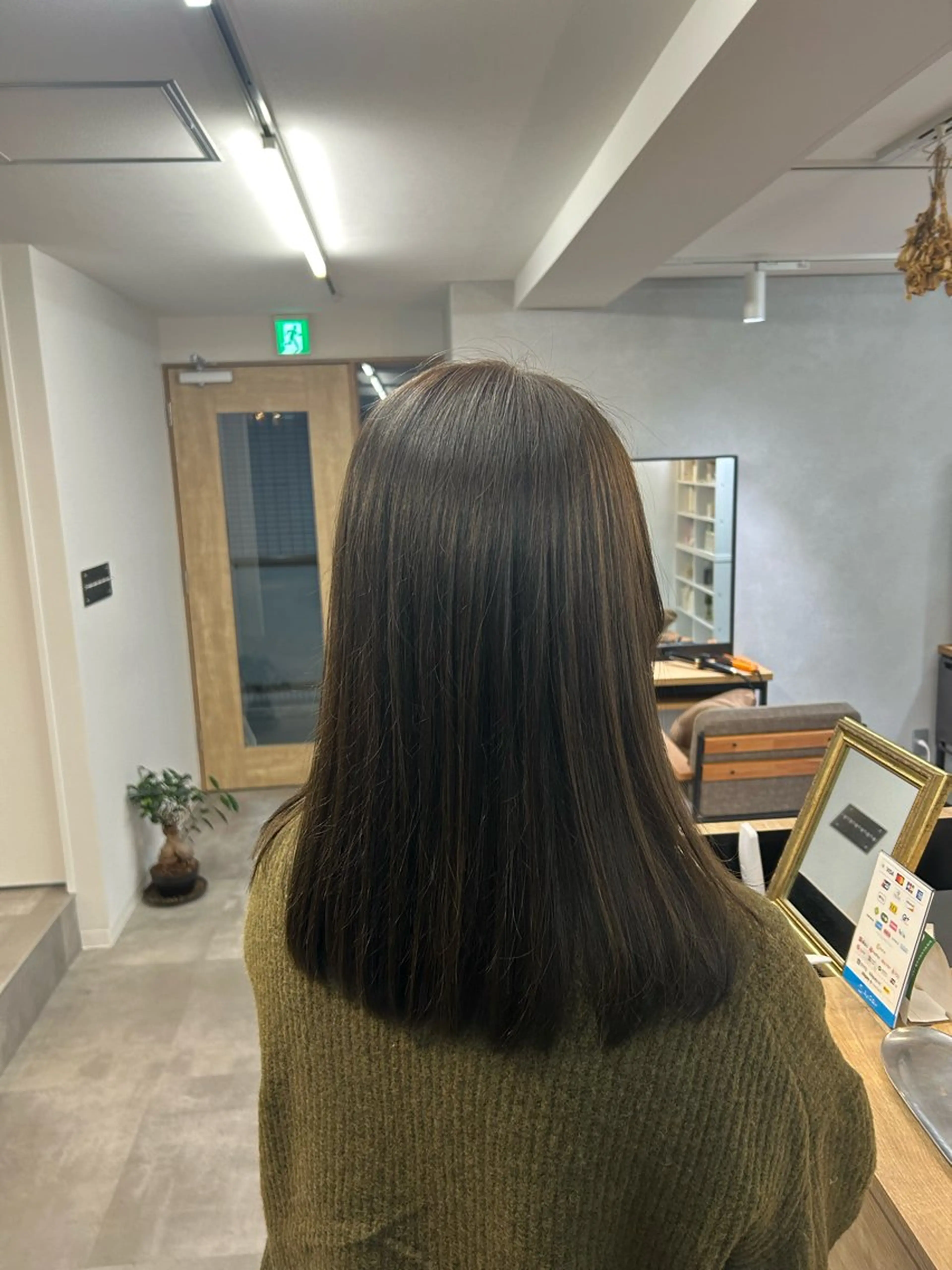 セミロング カラー ベージュカラー 透明感カラー オリーブベージュ カット ヘアカラー 暖色･似合わせカラー (廣石沙英🎀)のヘアスタイル