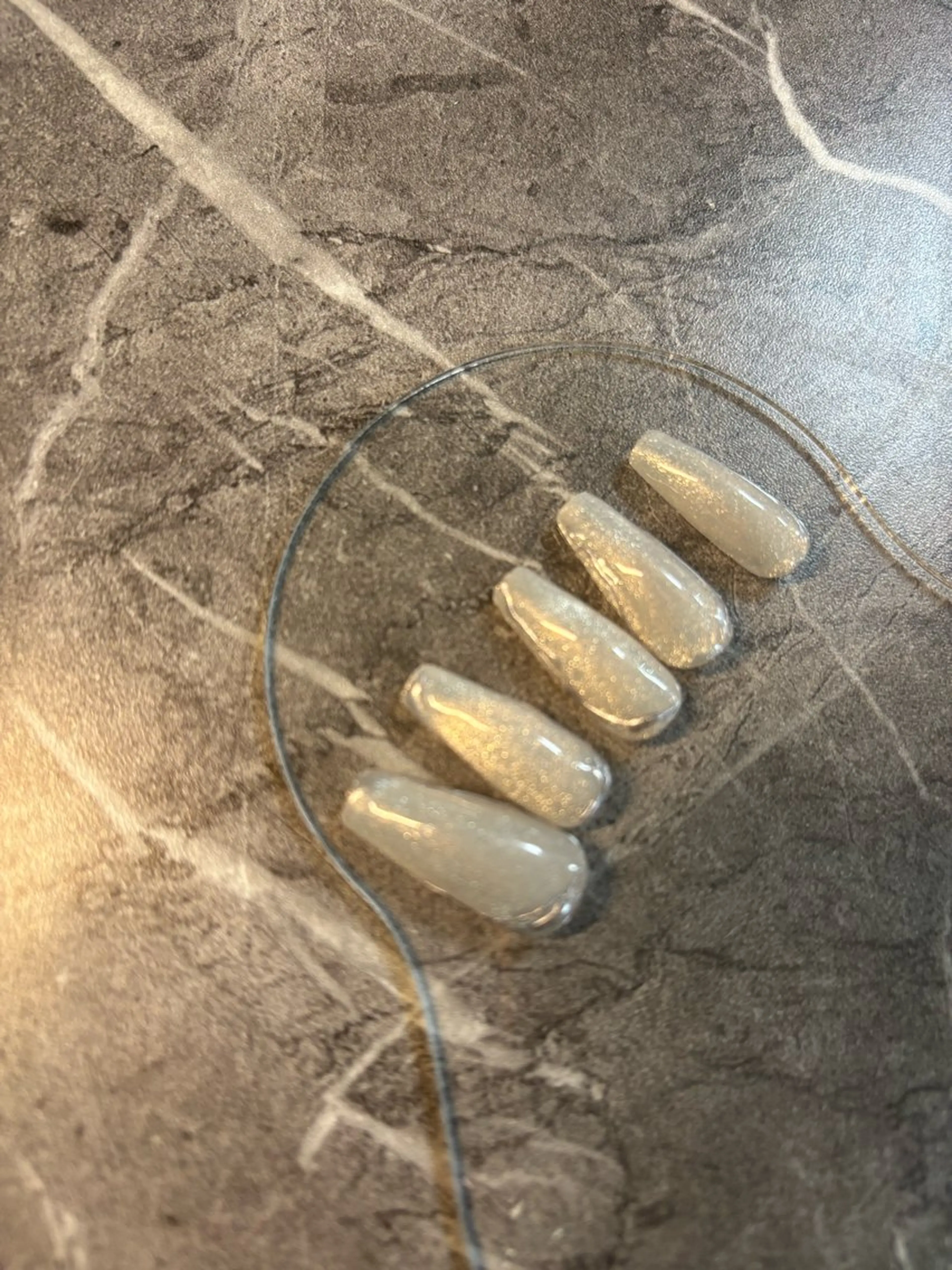 ネイル マグネットネイル ミラーネイル ニュアンスネイル シルバー ホワイト 松村 里奈のネイルデザイン