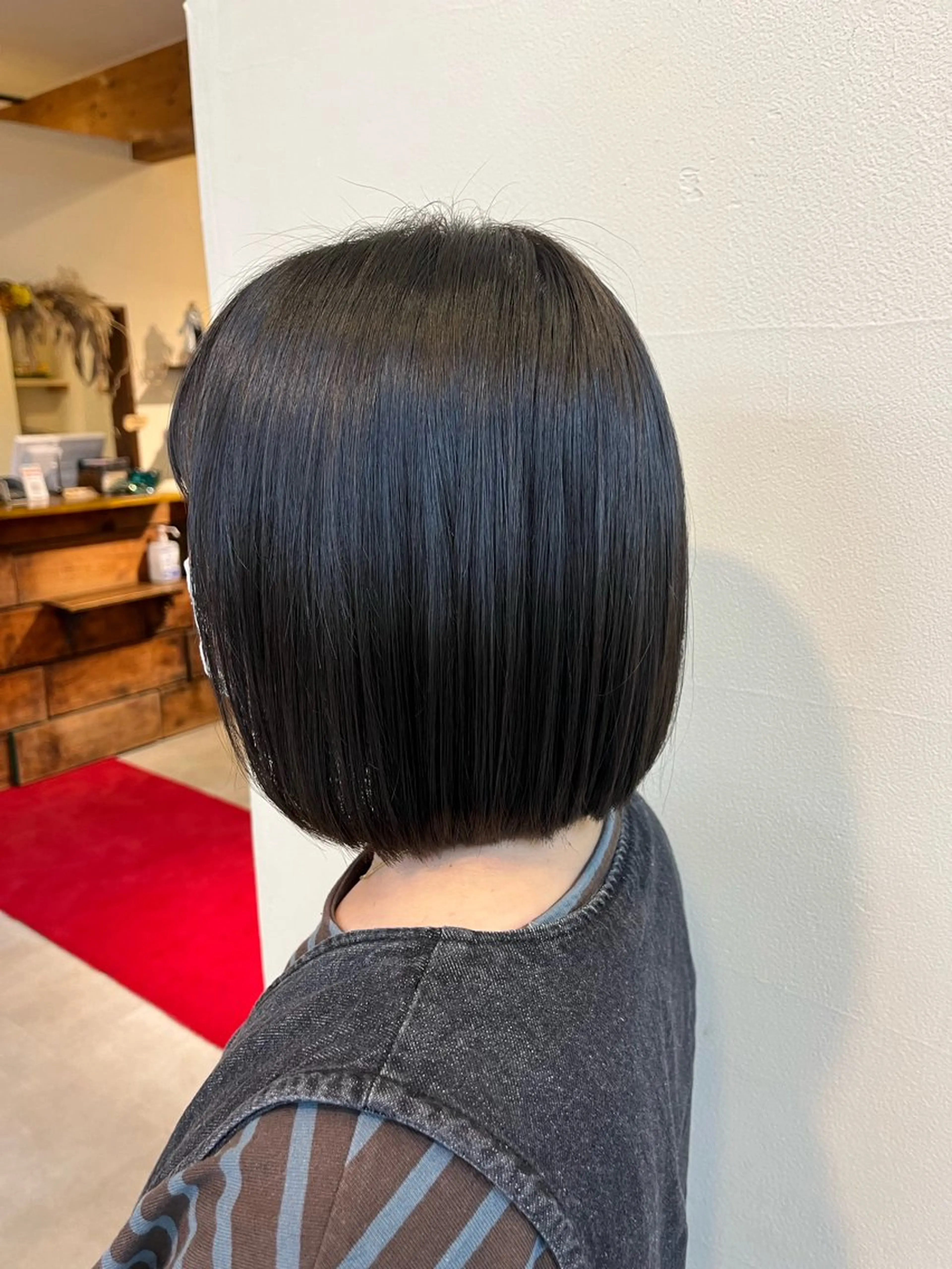 ショート ボブ 岡部 夏生のヘアスタイル