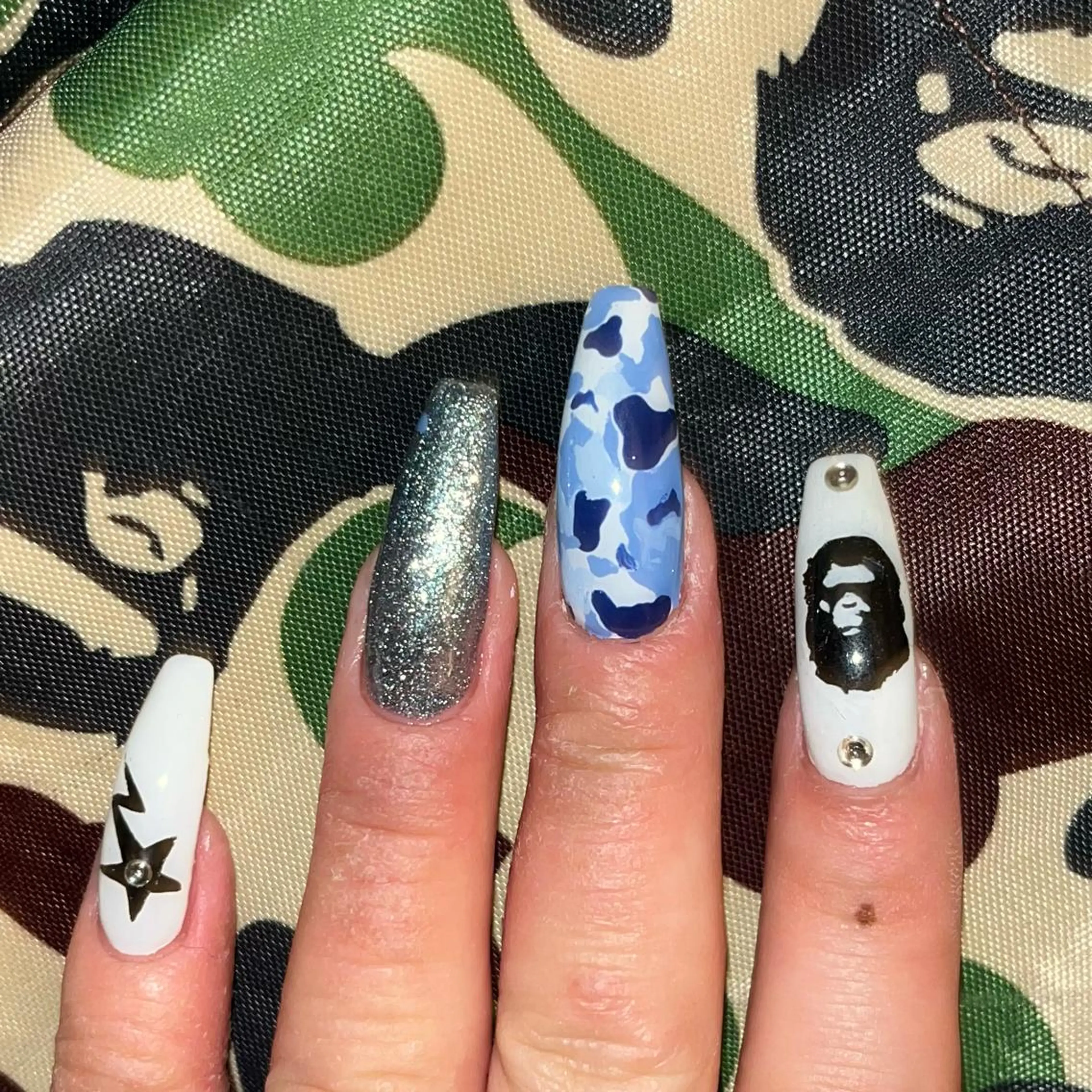 ネイル 🪐富島彩夏 /海外nail🪐のネイルデザイン