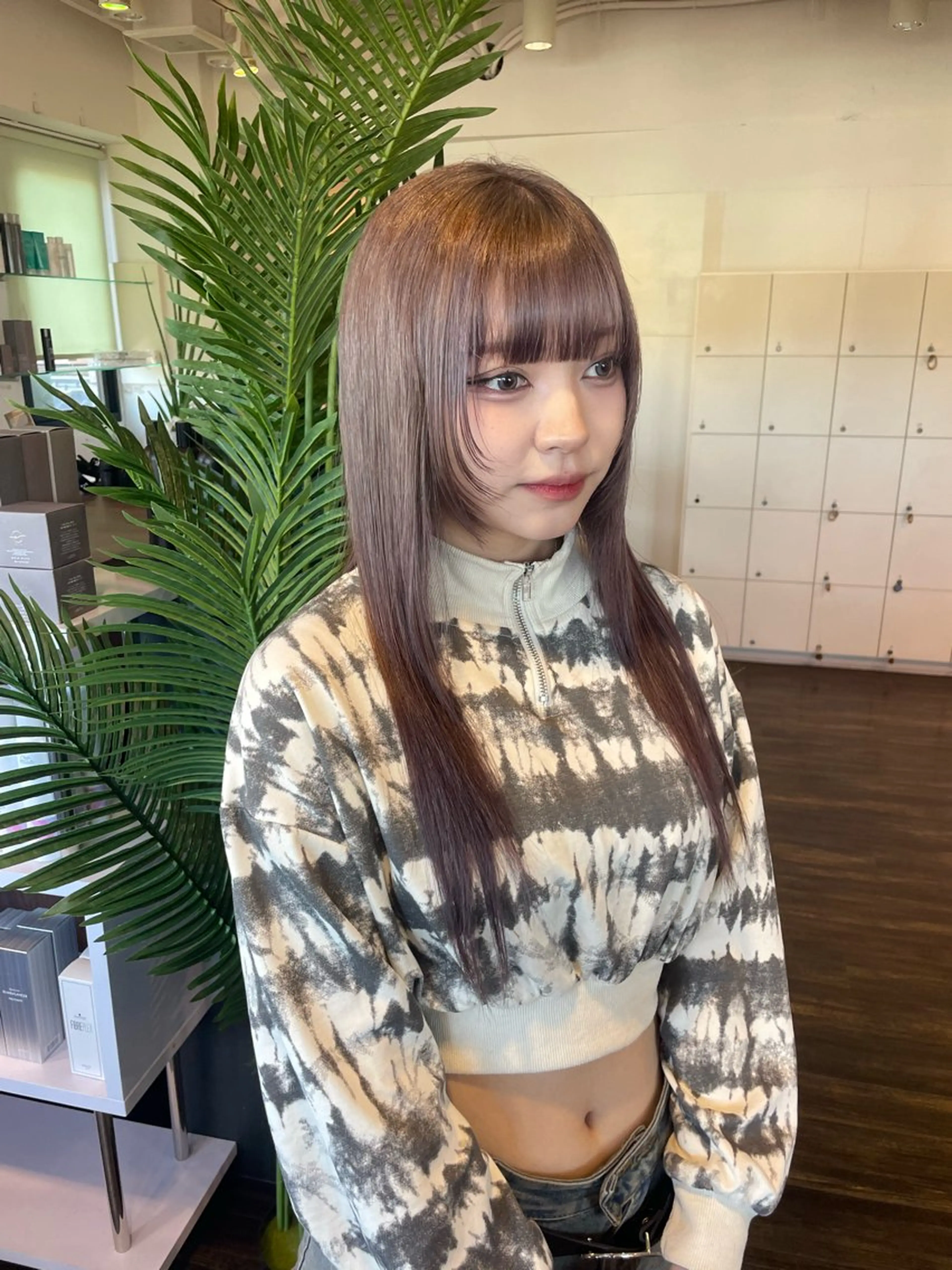 ロング カラー グレージュ 顔まわりレイヤー レイヤーカット カット ヘアカラー 佐藤 綾郁のヘアスタイル