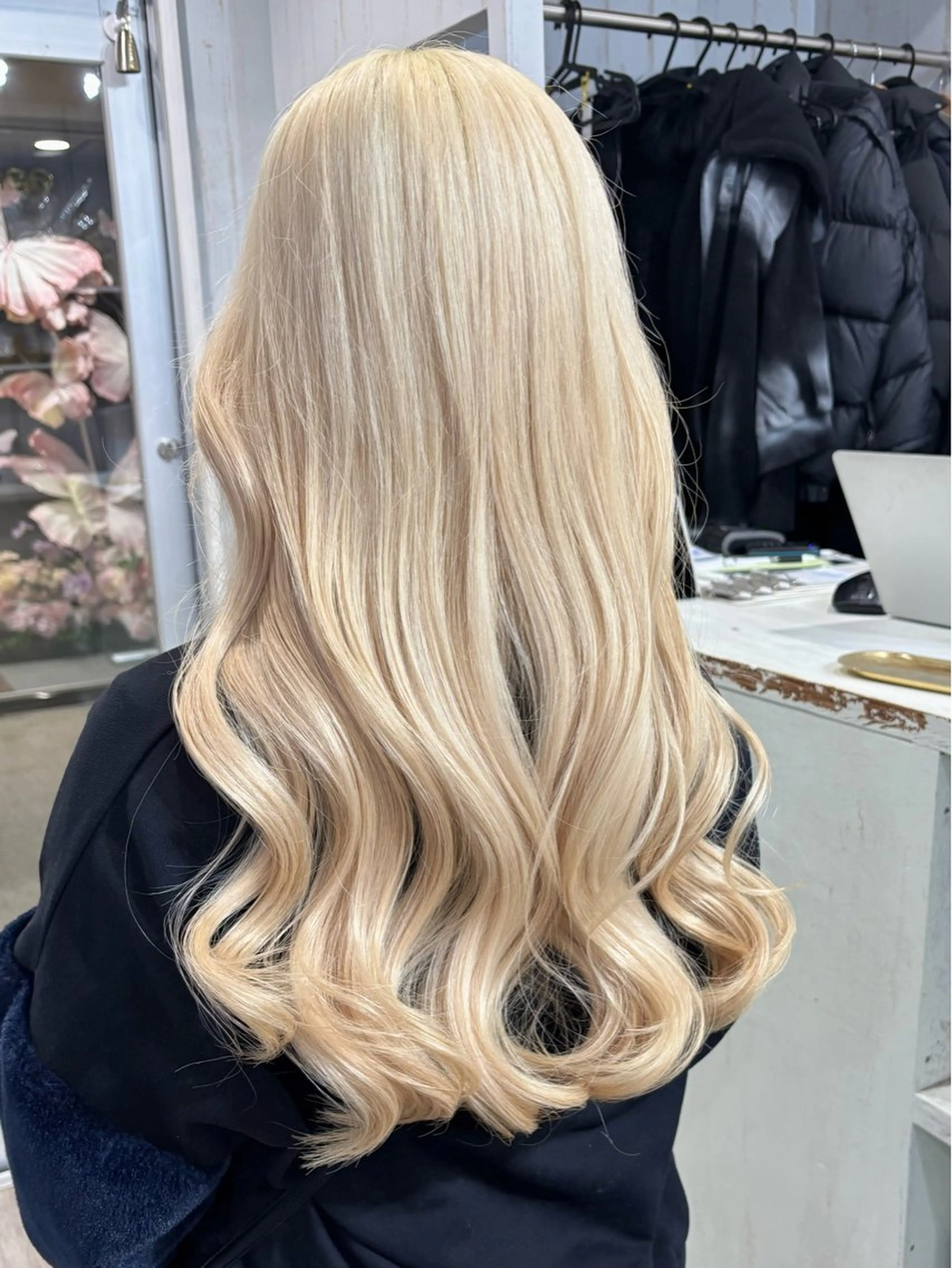 ロング カラー ブリーチ 渋谷デザインカラー 🎀ハイトーンのヘアスタイル