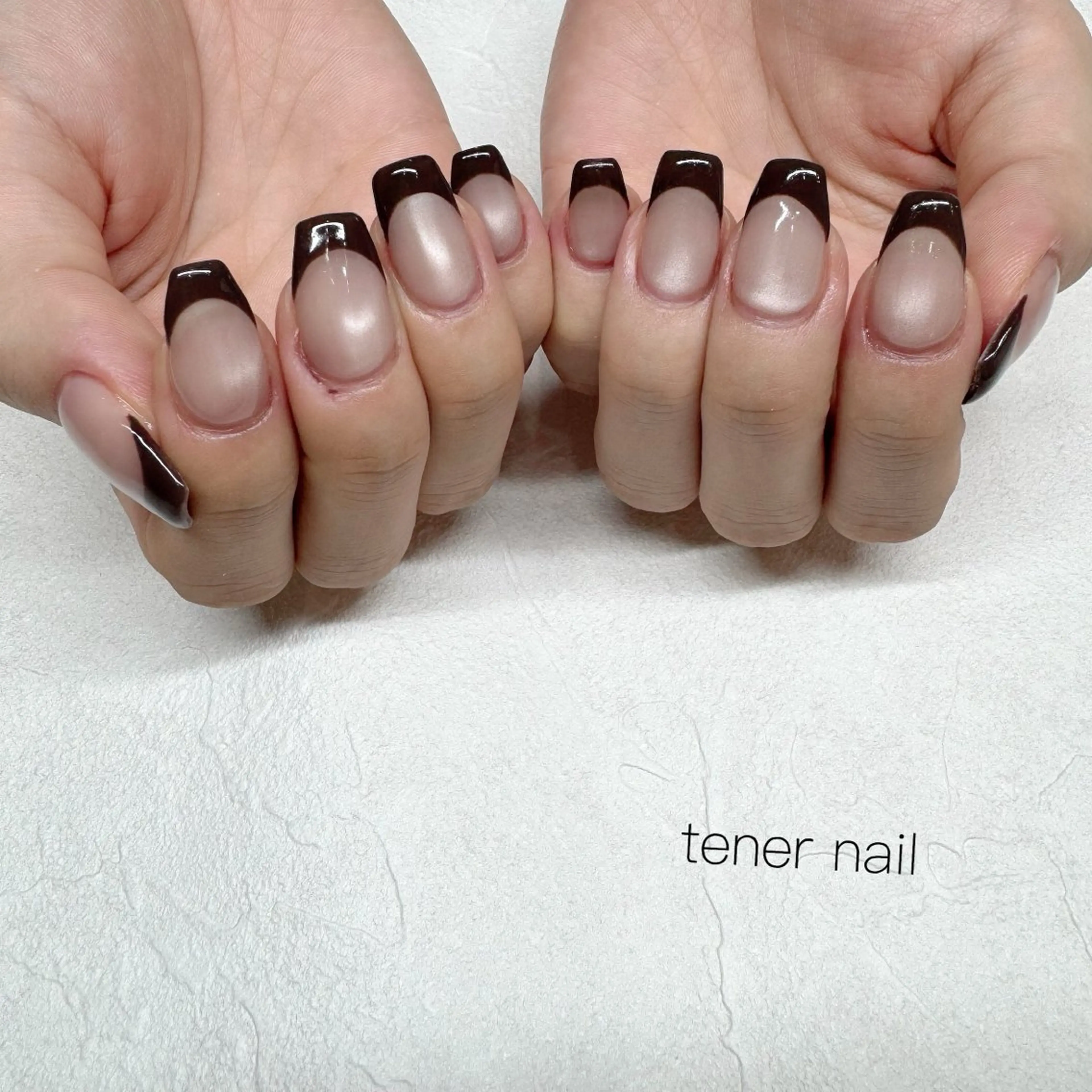 ネイル ブラウン フレンチネイル マグネットネイル ハンドネイル tener  nail  テネルネイル所属・テネルネイル tener nailのネイルデザイン