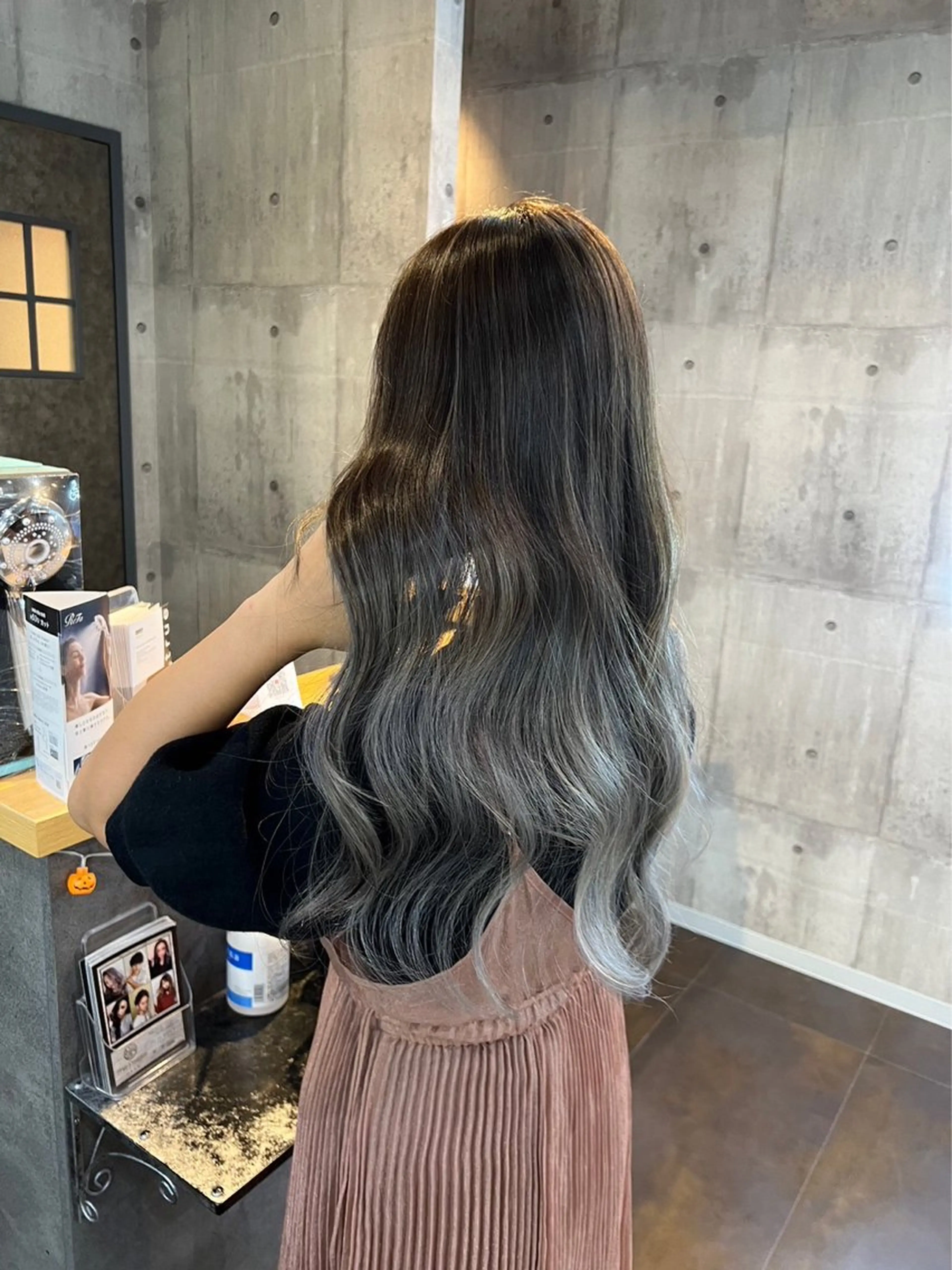セミロング 透明感ハイトーン カラー🦋🌧希咲のヘアスタイル