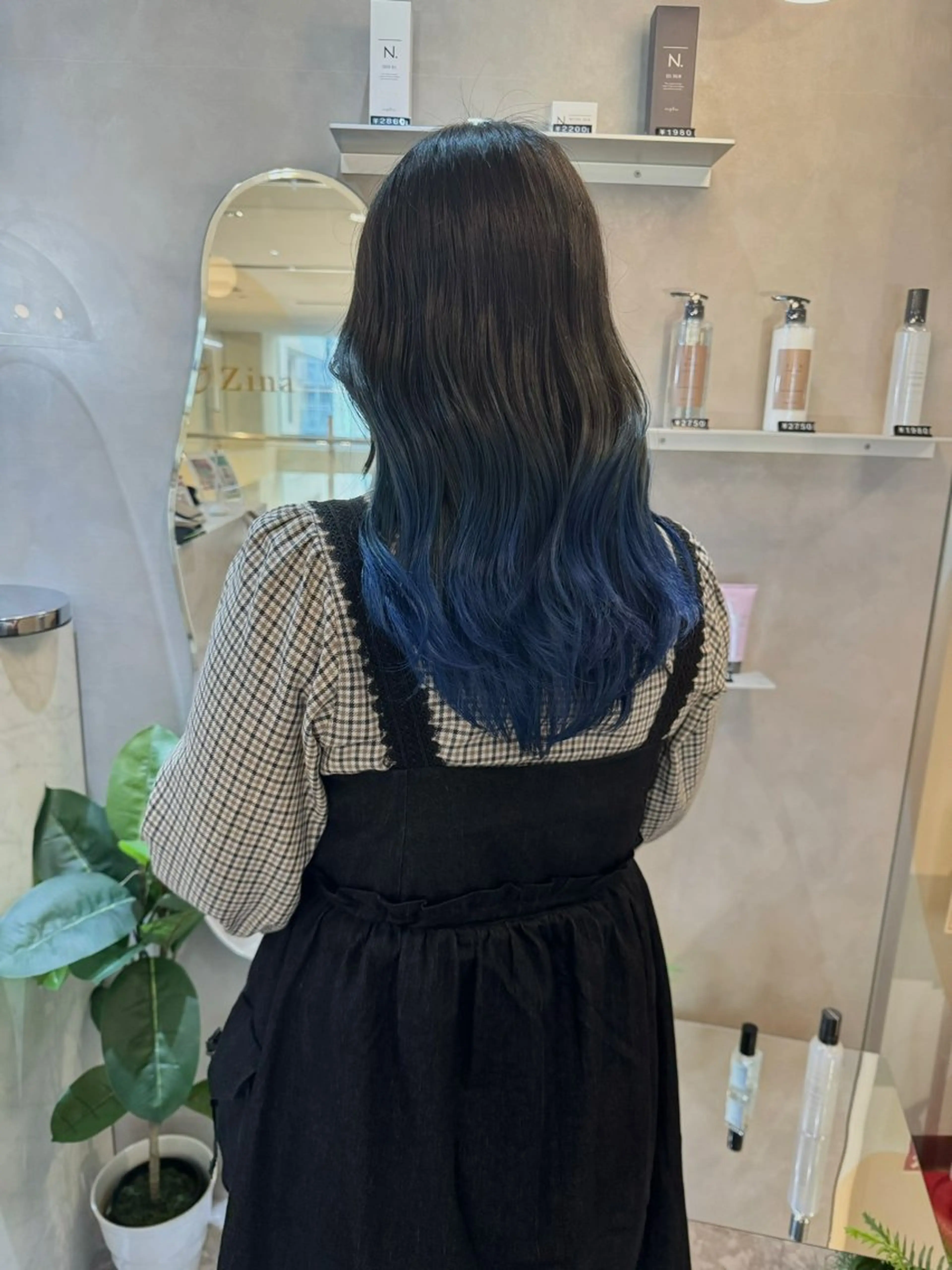 セミロング カラー グラデーションカラー ヘアカラー 韓国ヘア🇰🇷 松田光里のヘアスタイル