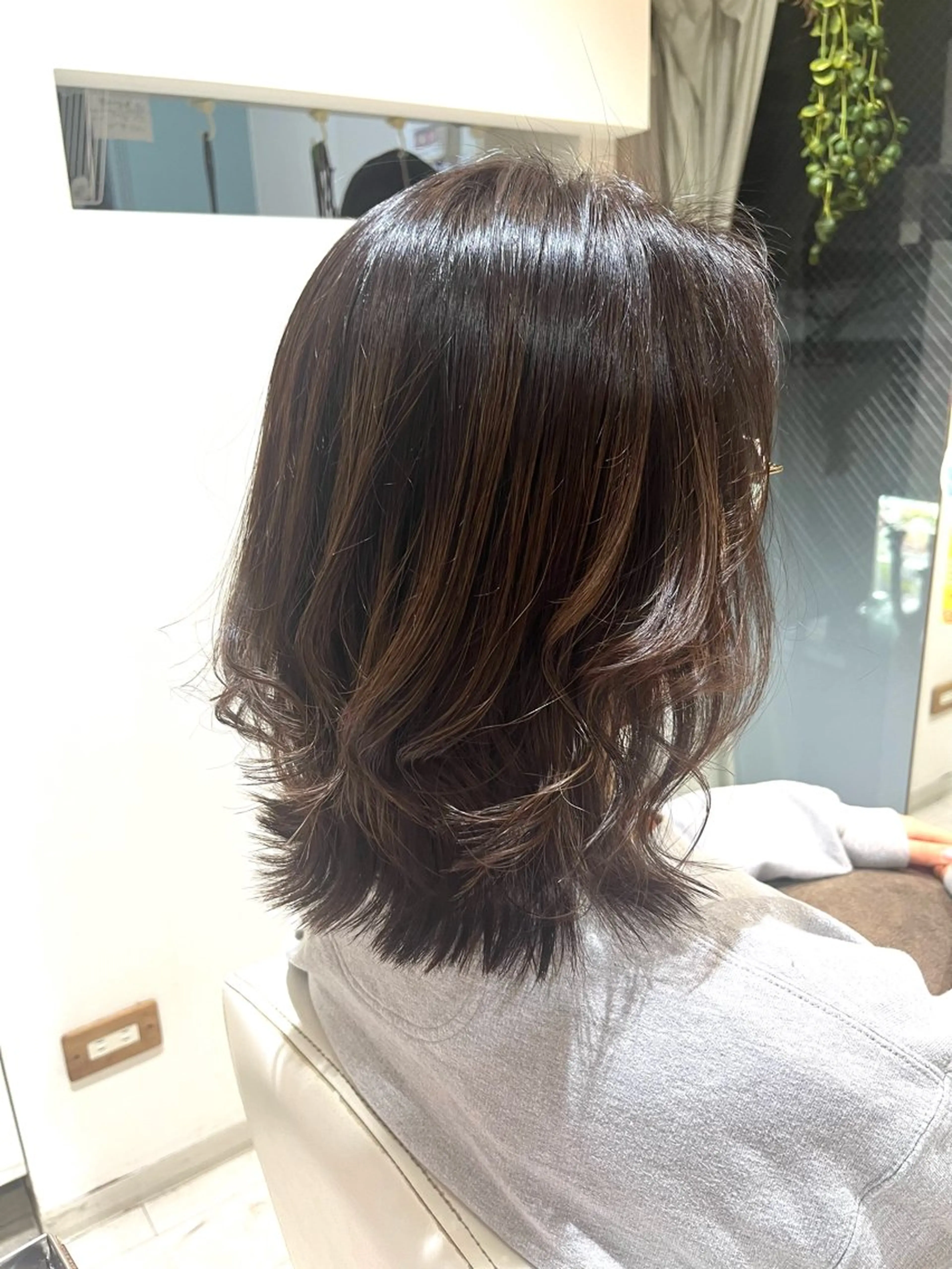 ミディアム くびれヘア 須藤 百合香のヘアスタイル