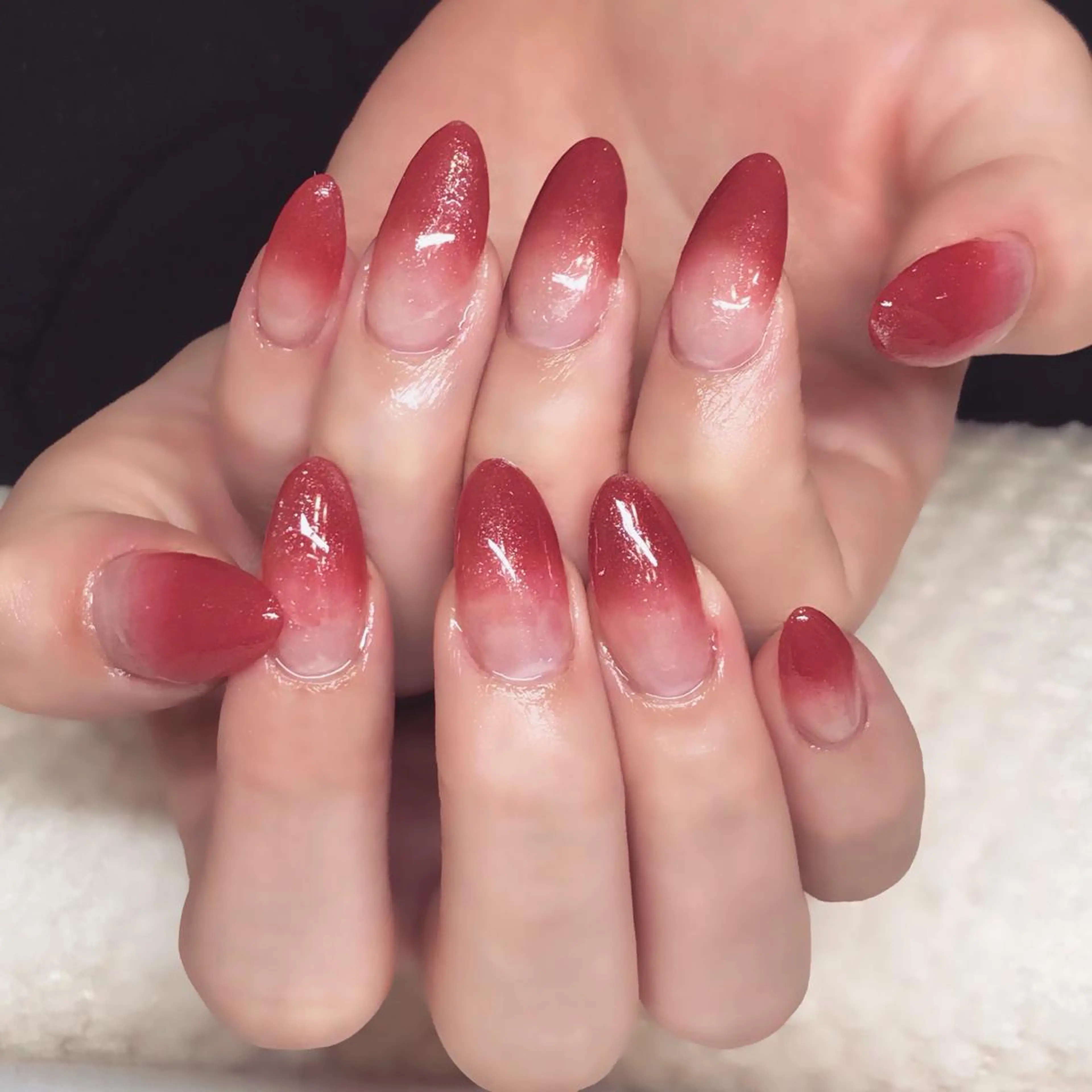 ネイル ジェルネイル グラデーション ラメ(グリッター) 赤色 シンプルネイル Nyanco Nailのネイルデザイン