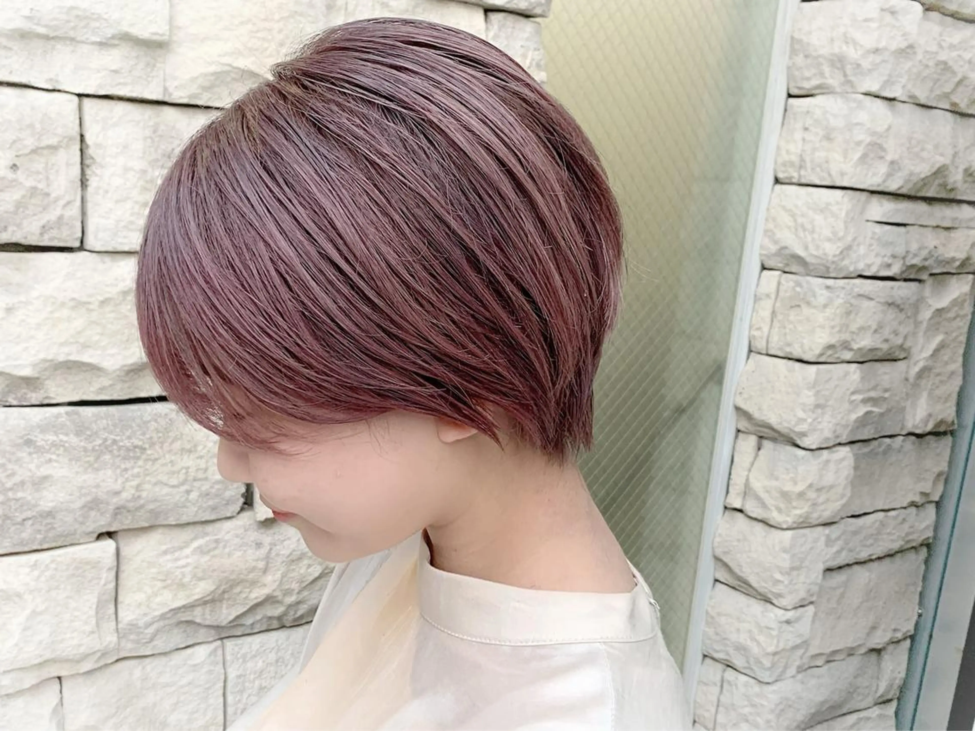 ショート カラー ベージュカラー ピンクカラー ピンクベージュ ショートヘア EMANON天神所属・Hitomi Ezakiのヘアスタイル