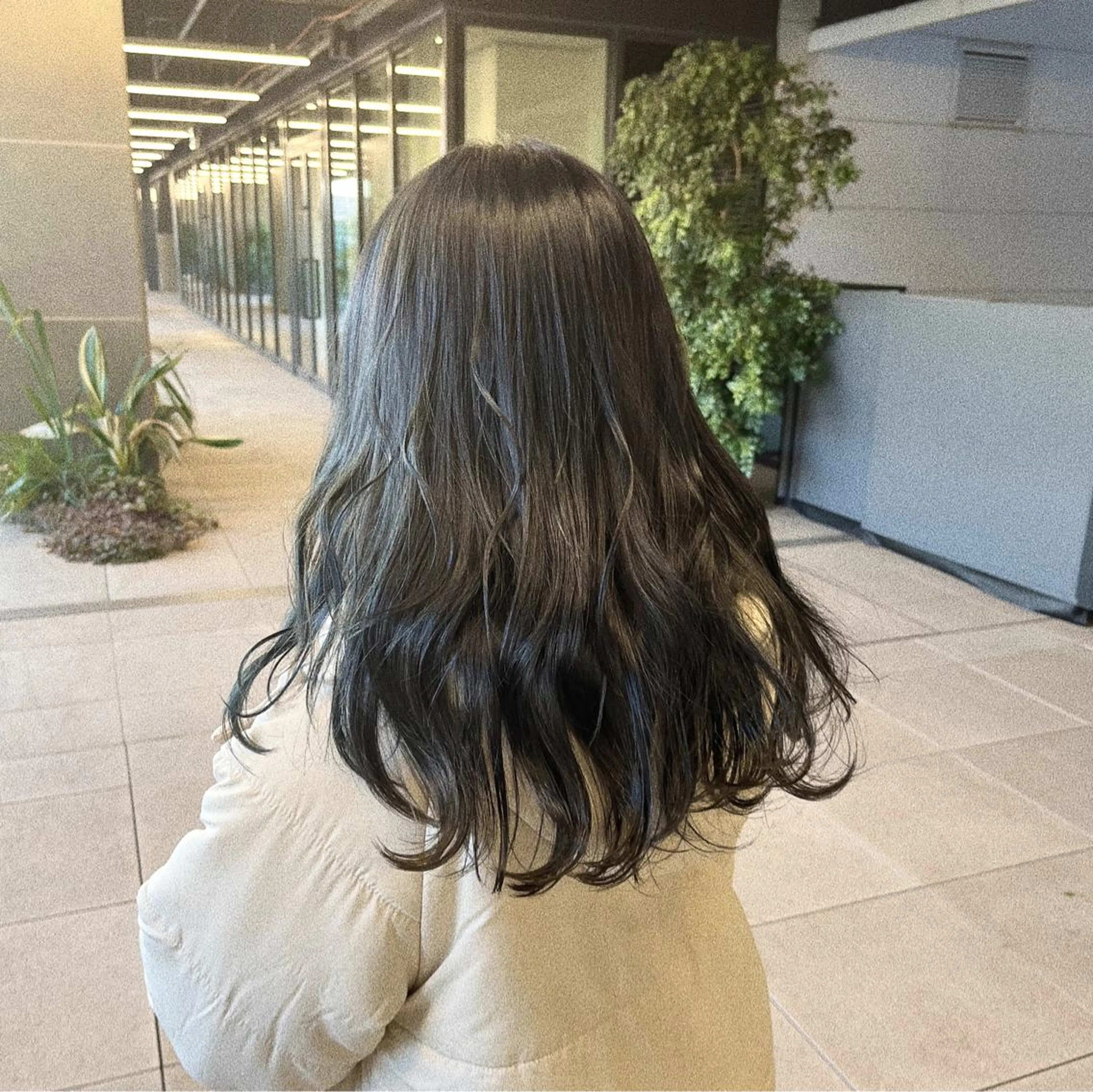 ロング カラー PULSE yokohama所属・レイヤー |オリーブ |ヘーゼルベージュのヘアスタイル