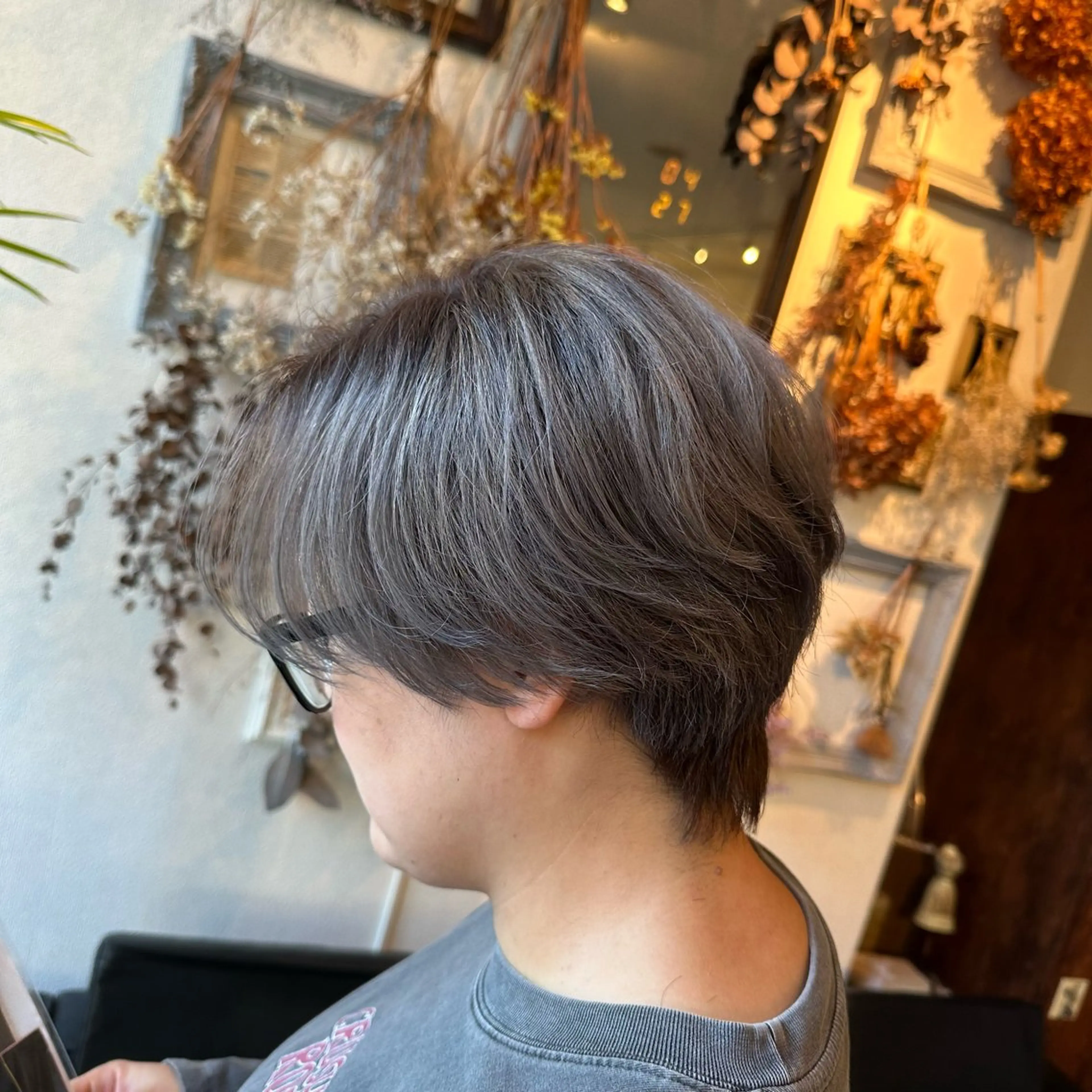 ショート カラー ブリーチ 透明感カラー カット ヘアカラー Glanzhair 🫧‪菊池柊真🫧のヘアスタイル