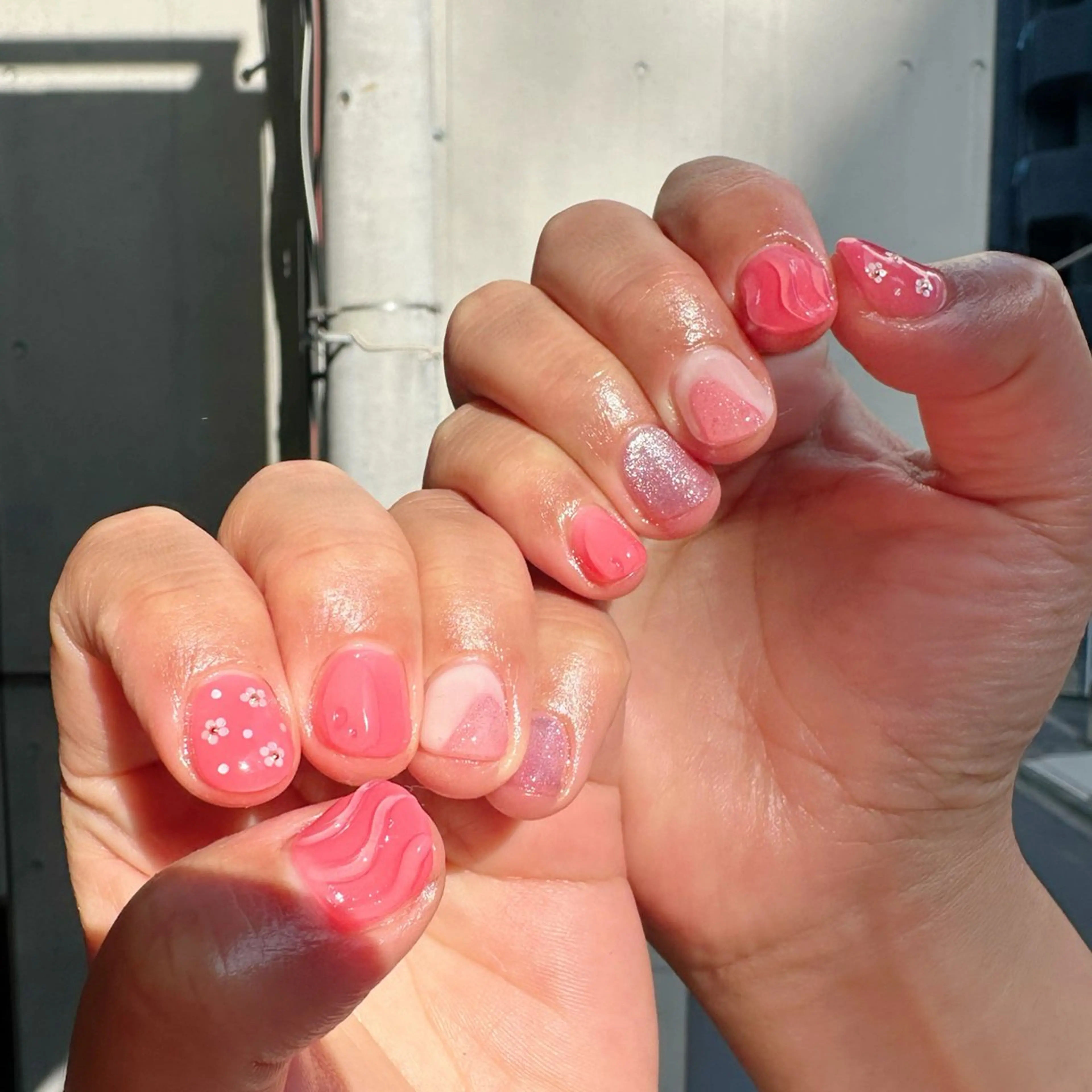 ネイル ホログラムネイル 氷ネイル・うるうるネイル 韓国ネイル マグネットネイル ピンク 🪞KAPE NAIL 🪞のネイルデザイン