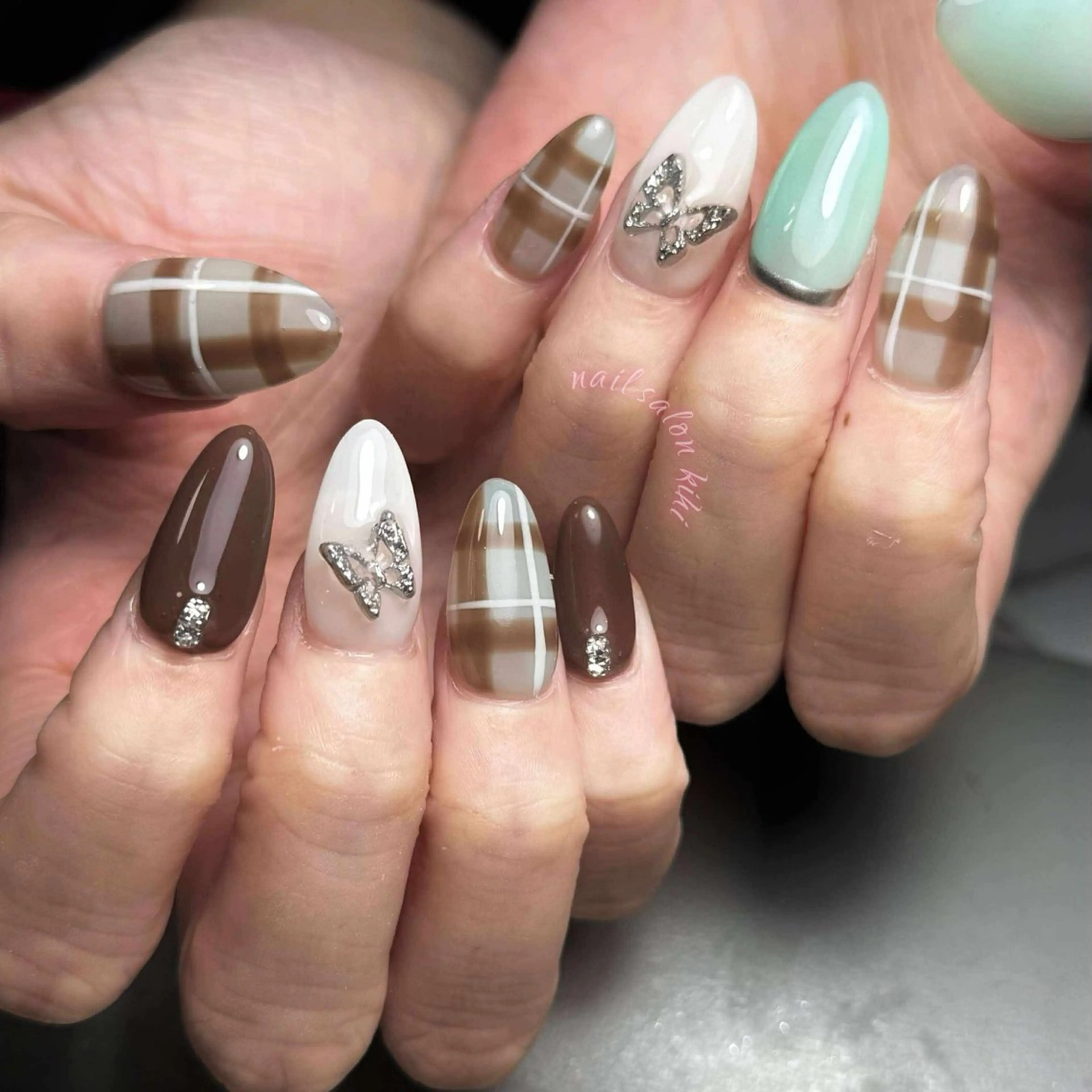 ネイル アートネイル フレンチネイル ジェルネイル グラデーション 韓国ネイル ハンドネイル 鈴木 ユリのネイルデザイン