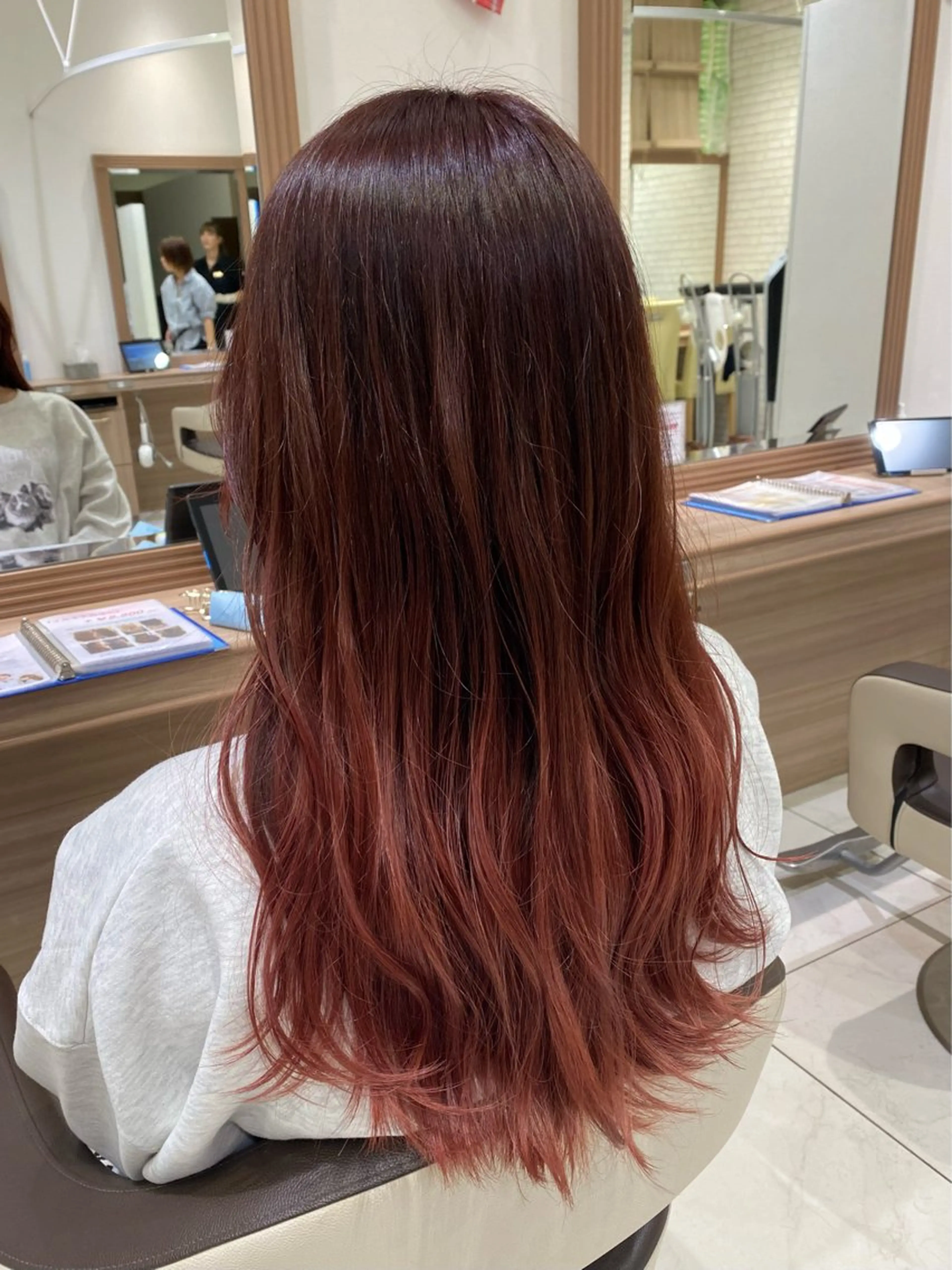 ロング カラー ヘアアレンジ ブリーチ グラデーションカラー ピンクカラー ヘアカラー トリートメント 奥村 美郁子のヘアスタイル