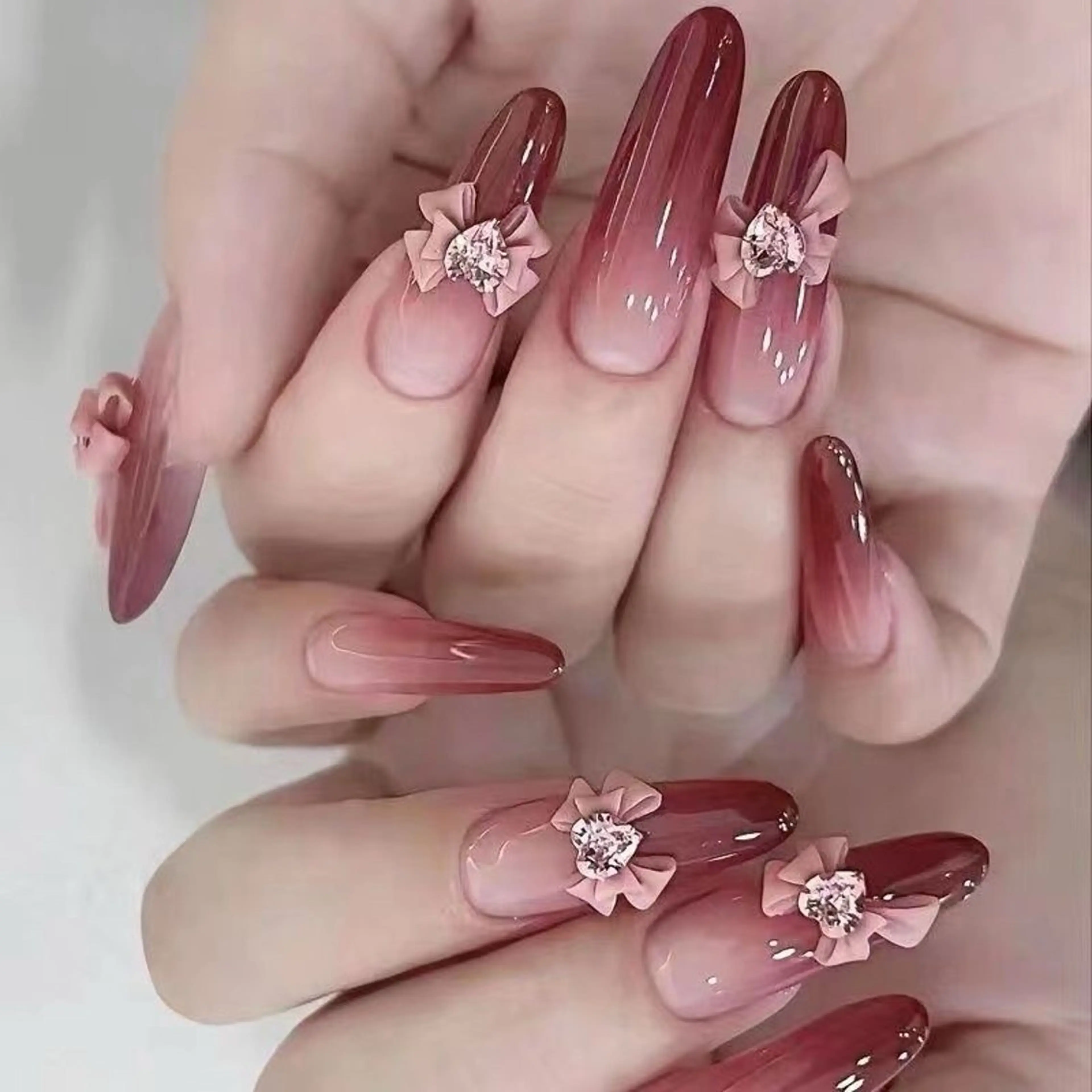 HANDハンドネイル~当店定額コース「10」(グラデーション)＋パーツ2本の写真